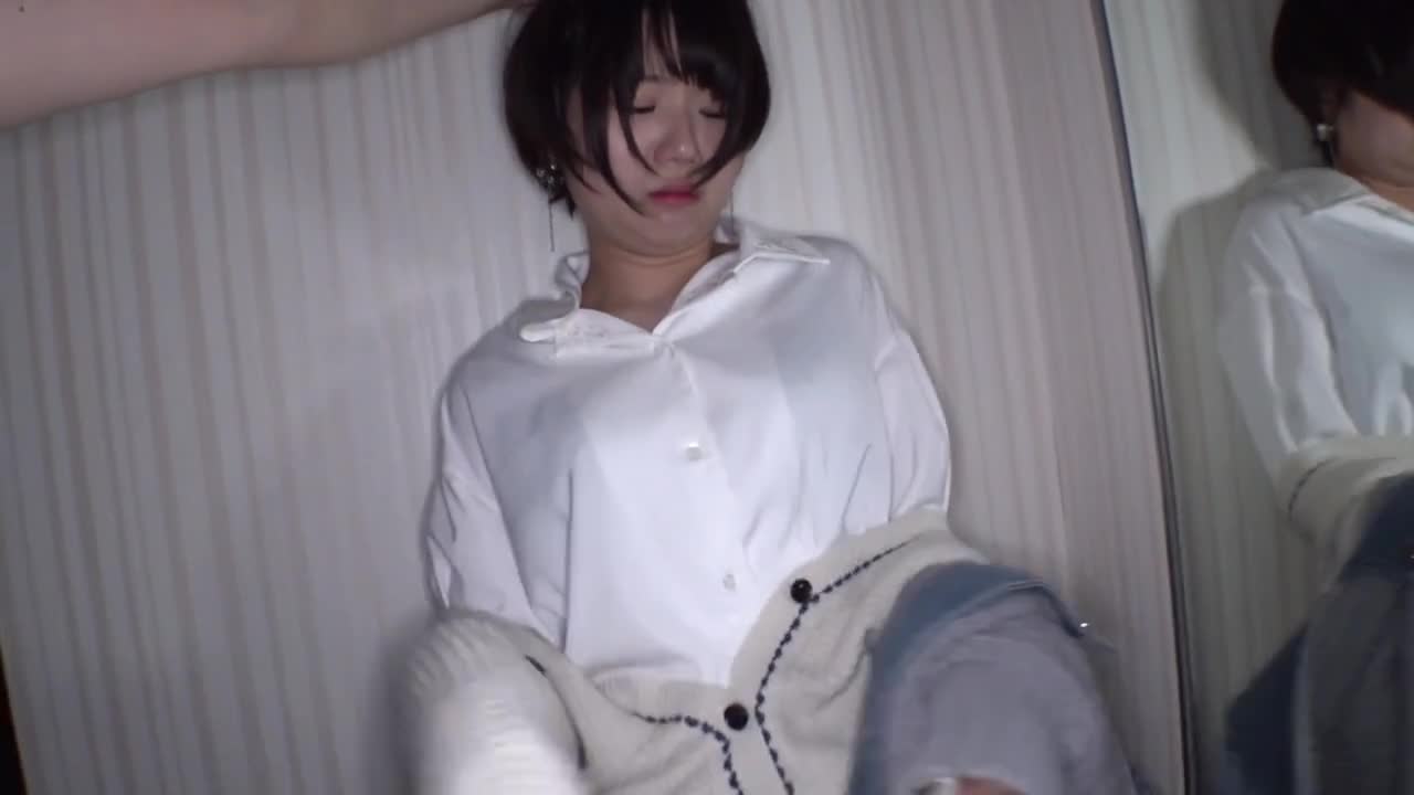 Riding on the body almost breathless. Even if I hate it, I take off my clothes and touch the body. The saliva is fully wet. The insertion that does not stop in a coma. Revenge porn. Hina - AV大平台-Chinese Subtitles, Adult Films, AV, China, Online Streaming