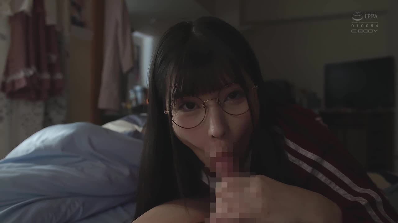 First time girlfriend and took off her clothes...Slim big boobs that can&#039;t be seen with clothes on! Wearing glasses can not see her lewdness! Super excited I fuck hard until my libido runs out Kuroko - AV大平台-Chinese Subtitles, Adult Films, AV, China, Online Streaming