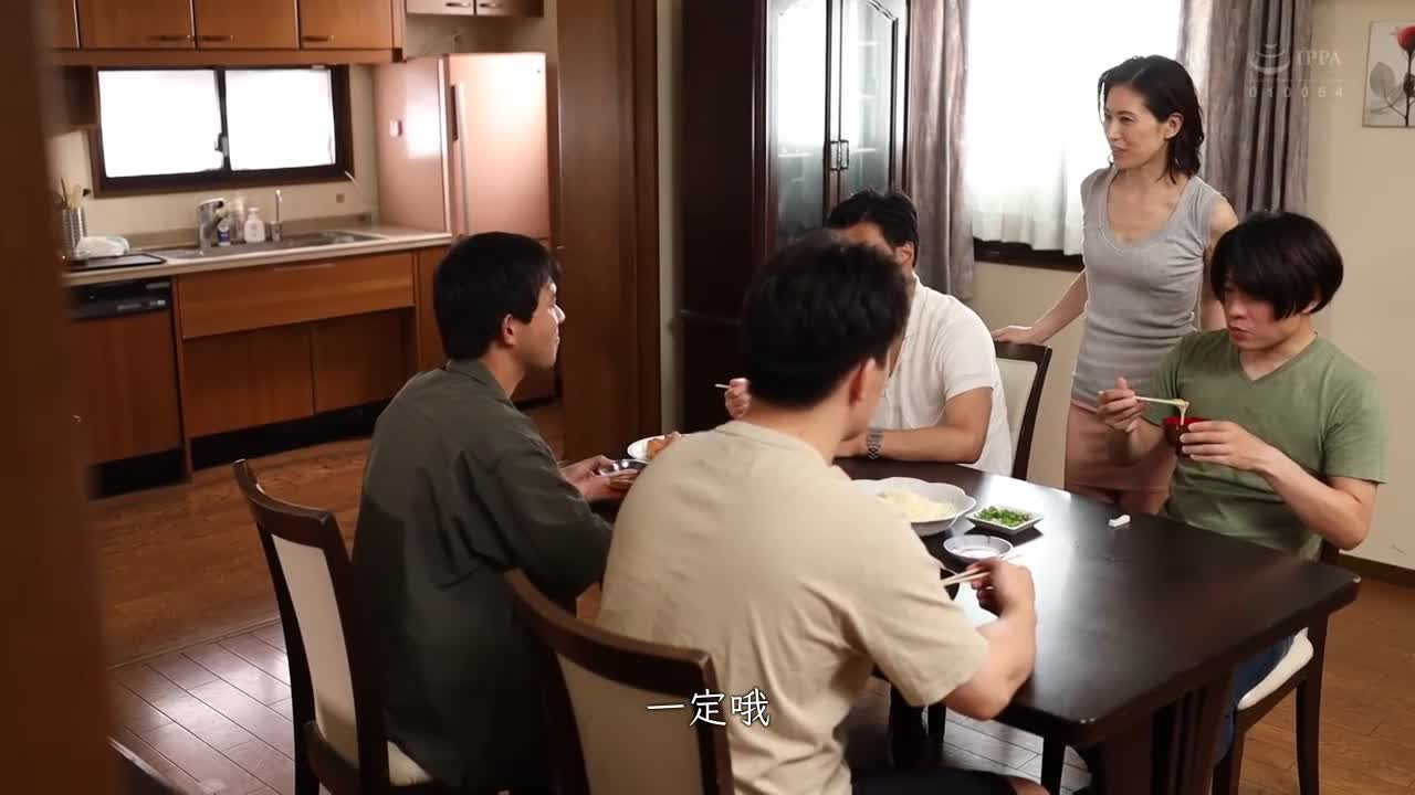 In the old home where all the family members left, I lived with my mother in a close relationship - AV大平台-Chinese Subtitles, Adult Films, AV, China, Online Streaming