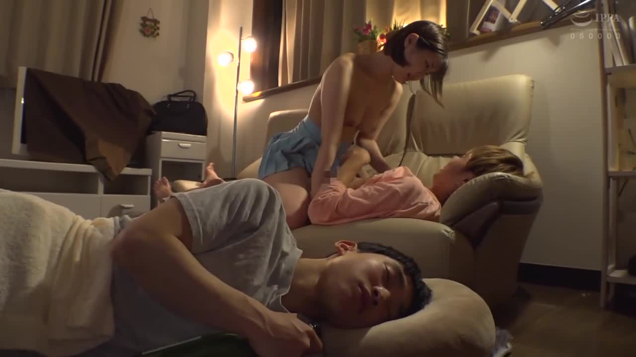 My friend&#039;s girlfriend who missed the last train stayed overnight in my room... I didn&#039;t even recognize her as a woman, but her slightly drunk attitude filled with gaps made me irrationally work from... - AV大平台-Chinese Subtitles, Adult Films, AV, China, Online Streaming