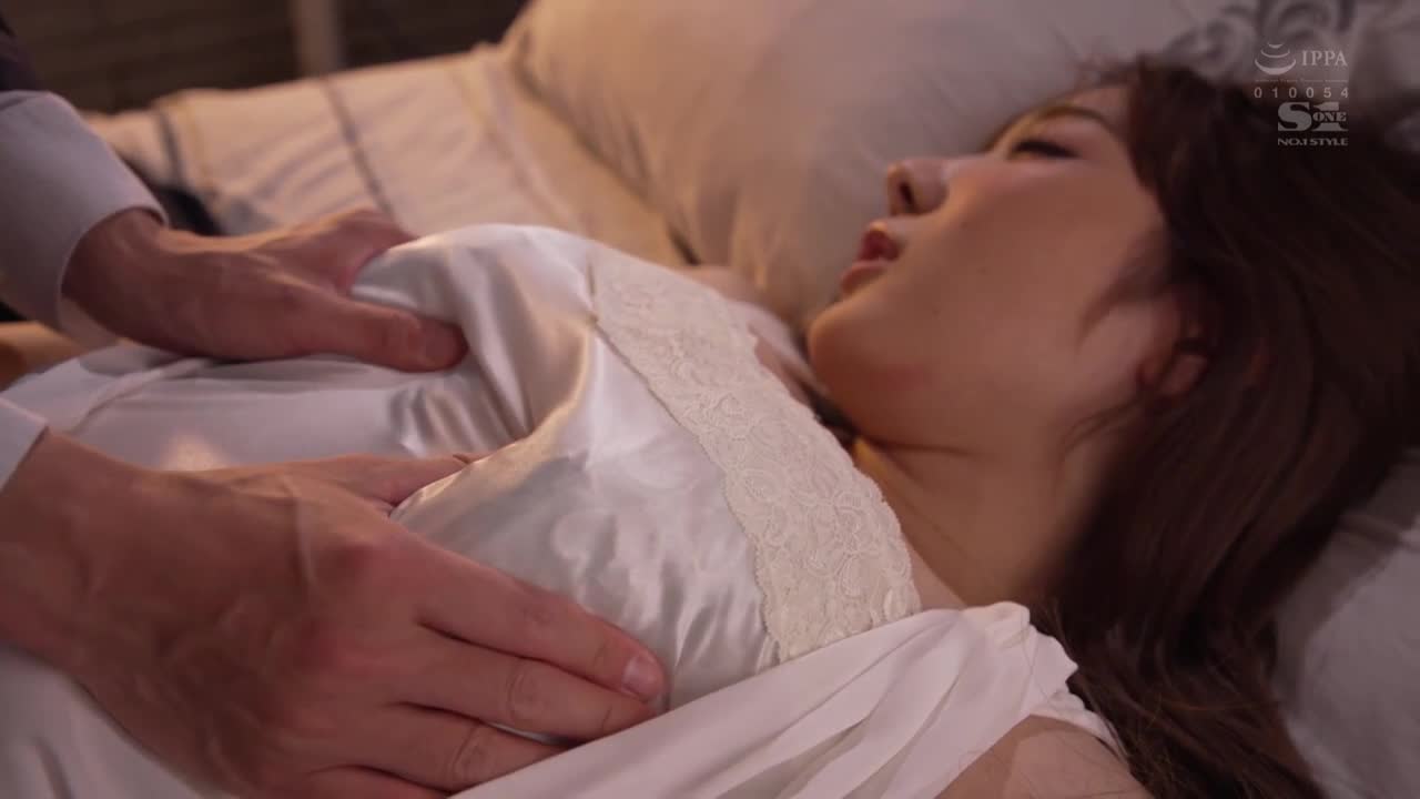 Accidentally sharing the same room with a drunk female boss~ Even if the senior who fell drunk at 0:00 in the morning is a virgin, I can push it. Xiao Xiao Hu Nan - AV大平台-Chinese Subtitles, Adult Films, AV, China, Online Streaming