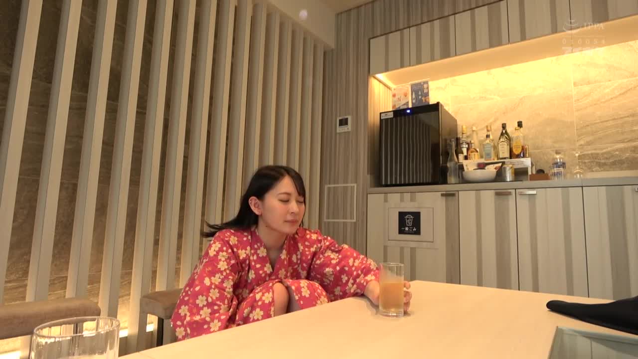 Zi Guangli filmed a real record of famous busty actress having sex in private - AV大平台-Chinese Subtitles, Adult Films, AV, China, Online Streaming