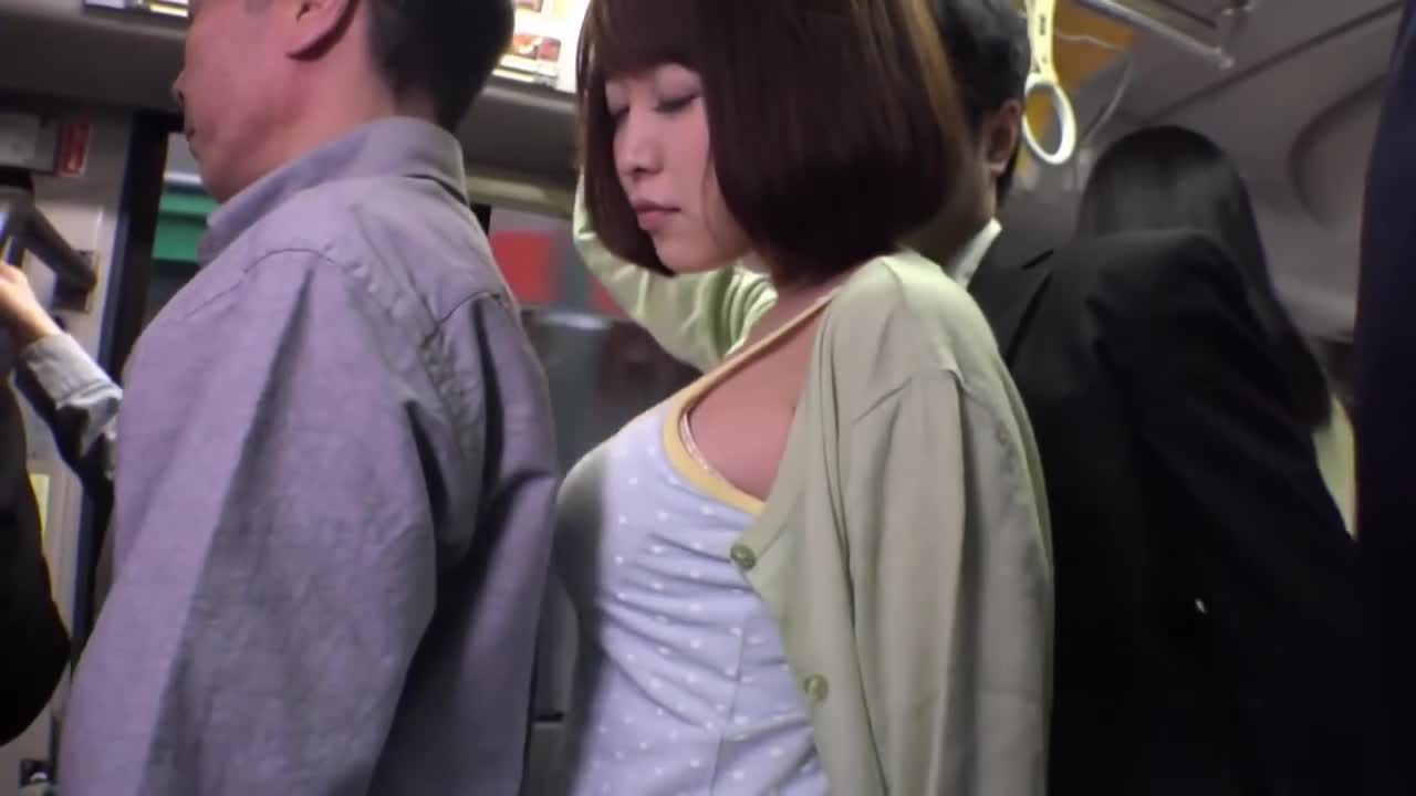 The dead body of a married woman returning from shopping on a crowded bus approached me and I was having an orgy! I couldn&#039;t help teasing her, but the excited wife didn&#039;t know how to say no. - AV大平台-Chinese Subtitles, Adult Films, AV, China, Online Streaming