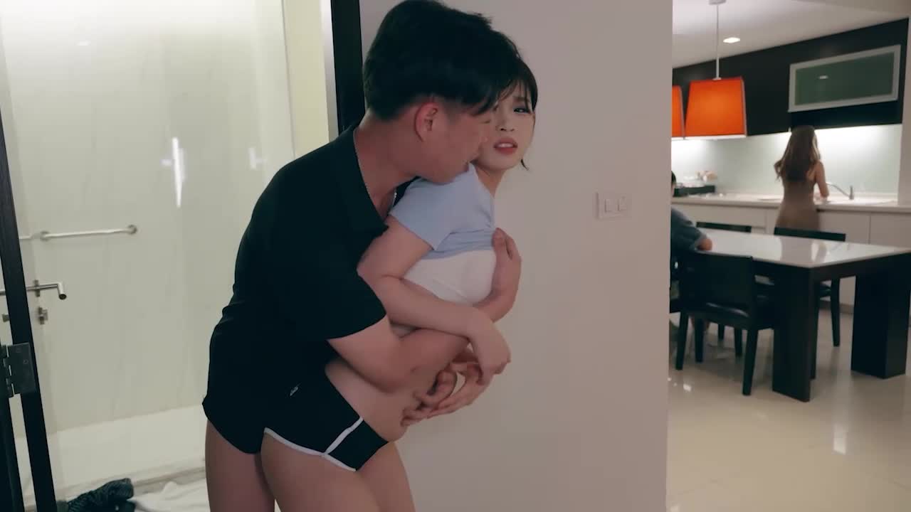 Uncle Wolf fucks his niece in full moon - AV大平台-Chinese Subtitles, Adult Films, AV, China, Online Streaming