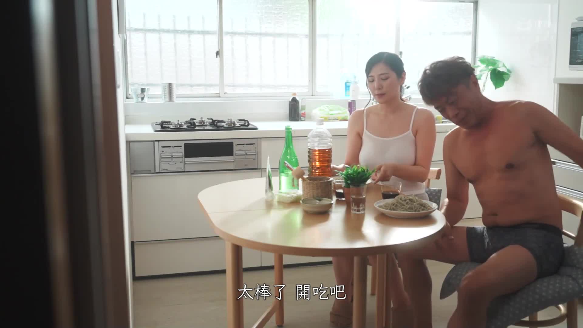 On a sweaty summer day (69), a humble middle-aged copulation can be seen in the overhead image. Shiina Yuna - AV大平台-Chinese Subtitles, Adult Films, AV, China, Online Streaming