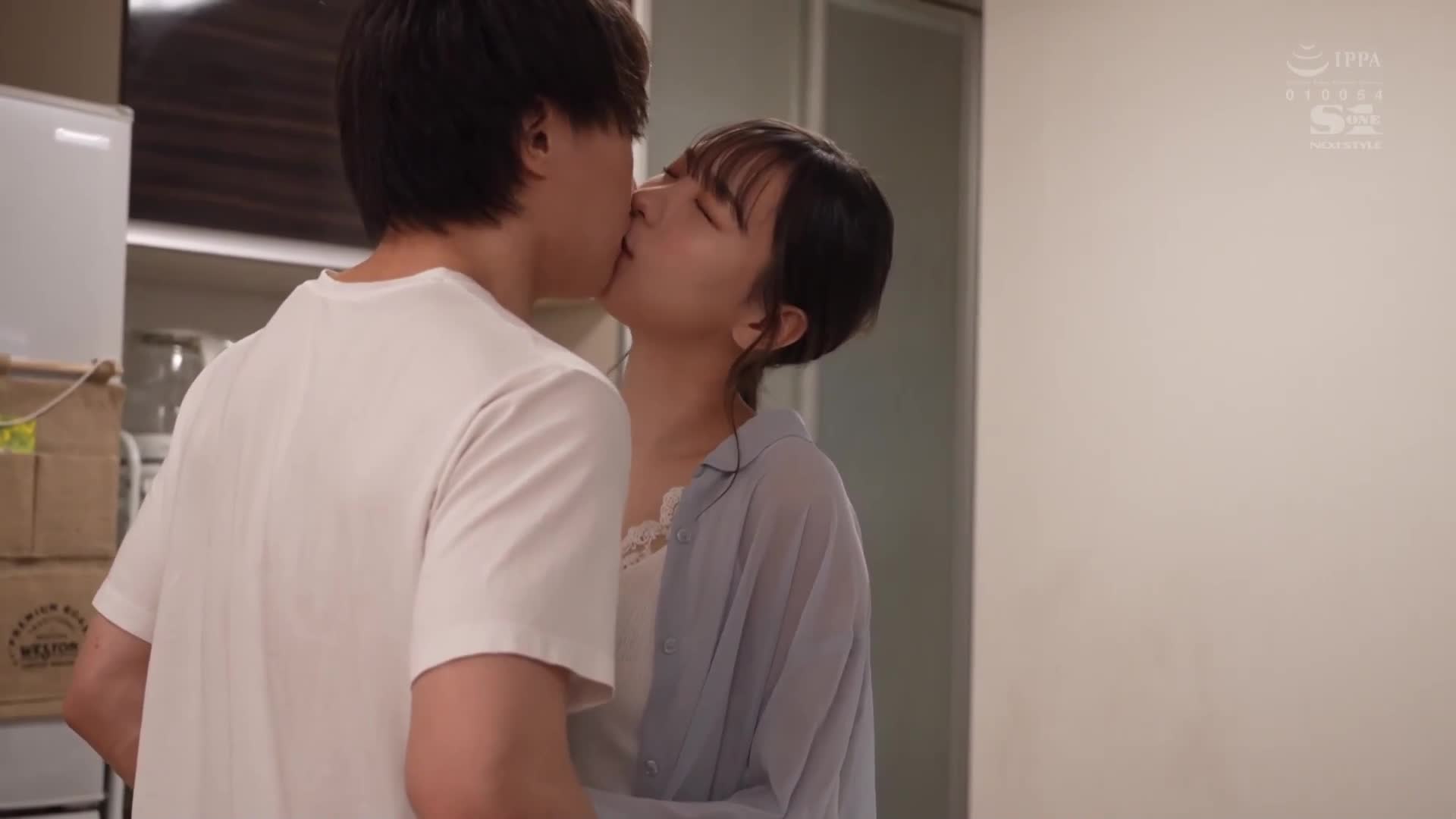 When your girlfriend&#039;s eyes leave, kiss her passionately. Bold girlfriend’s sister and secret tongue kissing Yuuka Murakami - AV大平台-Chinese Subtitles, Adult Films, AV, China, Online Streaming