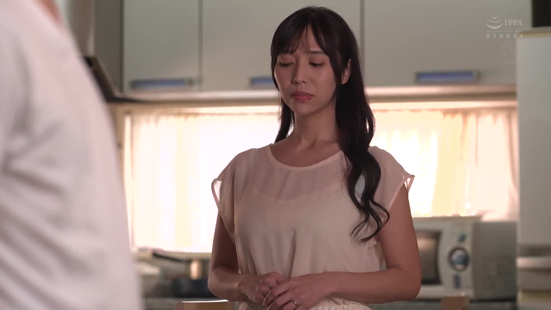 Sudden heavy rain -. The day when it rained heavily and my family didn’t come home. Step sister who was soaked in the rain, our bodies were intertwined... Shangyu Xuan - AV大平台-Chinese Subtitles, Adult Films, AV, China, Online Streaming