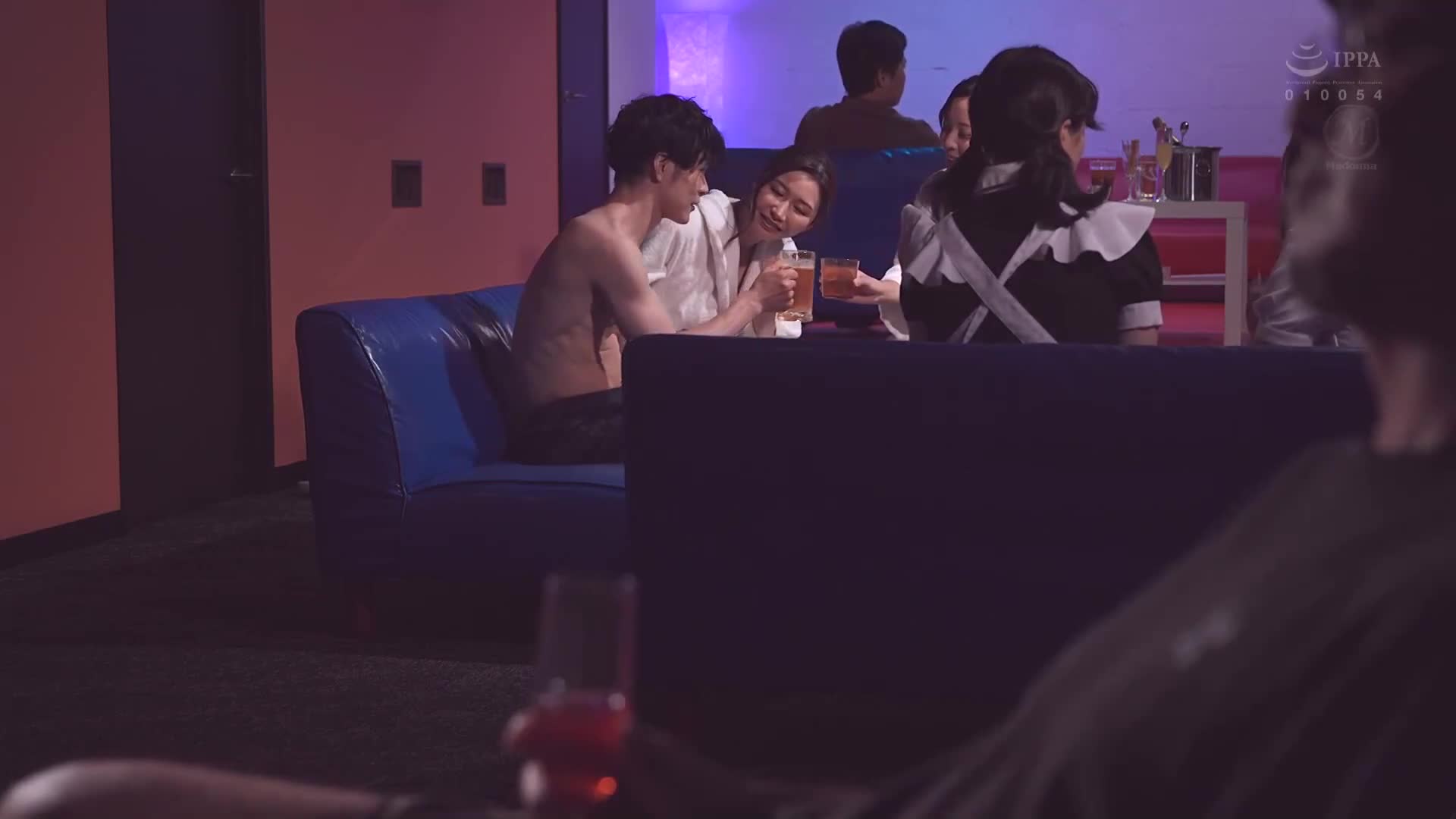 Housewives who are troubled by their daily lives, are pranked, and continue to have their semen drained... Tonight, I gave up my virginity at the &quot;Accident Bar&quot;. - AV大平台-Chinese Subtitles, Adult Films, AV, China, Online Streaming