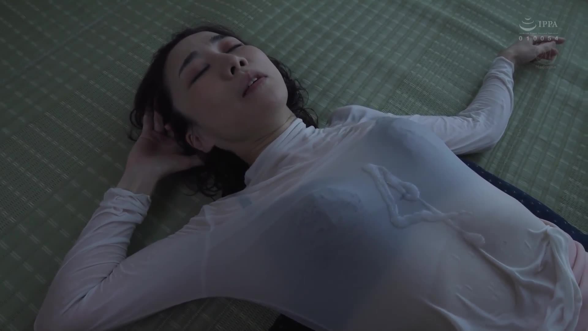 Drenched mother&#039;s limbs. Two people living alone under the same roof... A sudden heavy rain night -. The wet incest relationship between mother and son Reiko Seo - AV大平台-Chinese Subtitles, Adult Films, AV, China, Online Streaming