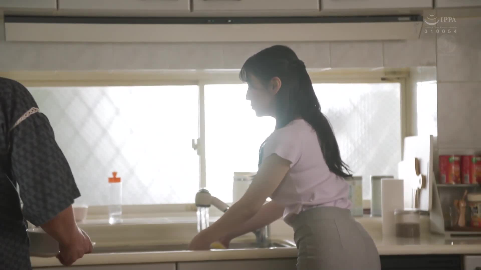 It&#039;s definitely only 3 centimeters... My father-in-law, who was overly sexual, allowed me to penetrate her, and unexpectedly the sex was great... I reached orgasm again and again. Hirose Lily - AV大平台-Chinese Subtitles, Adult Films, AV, China, Online Streaming