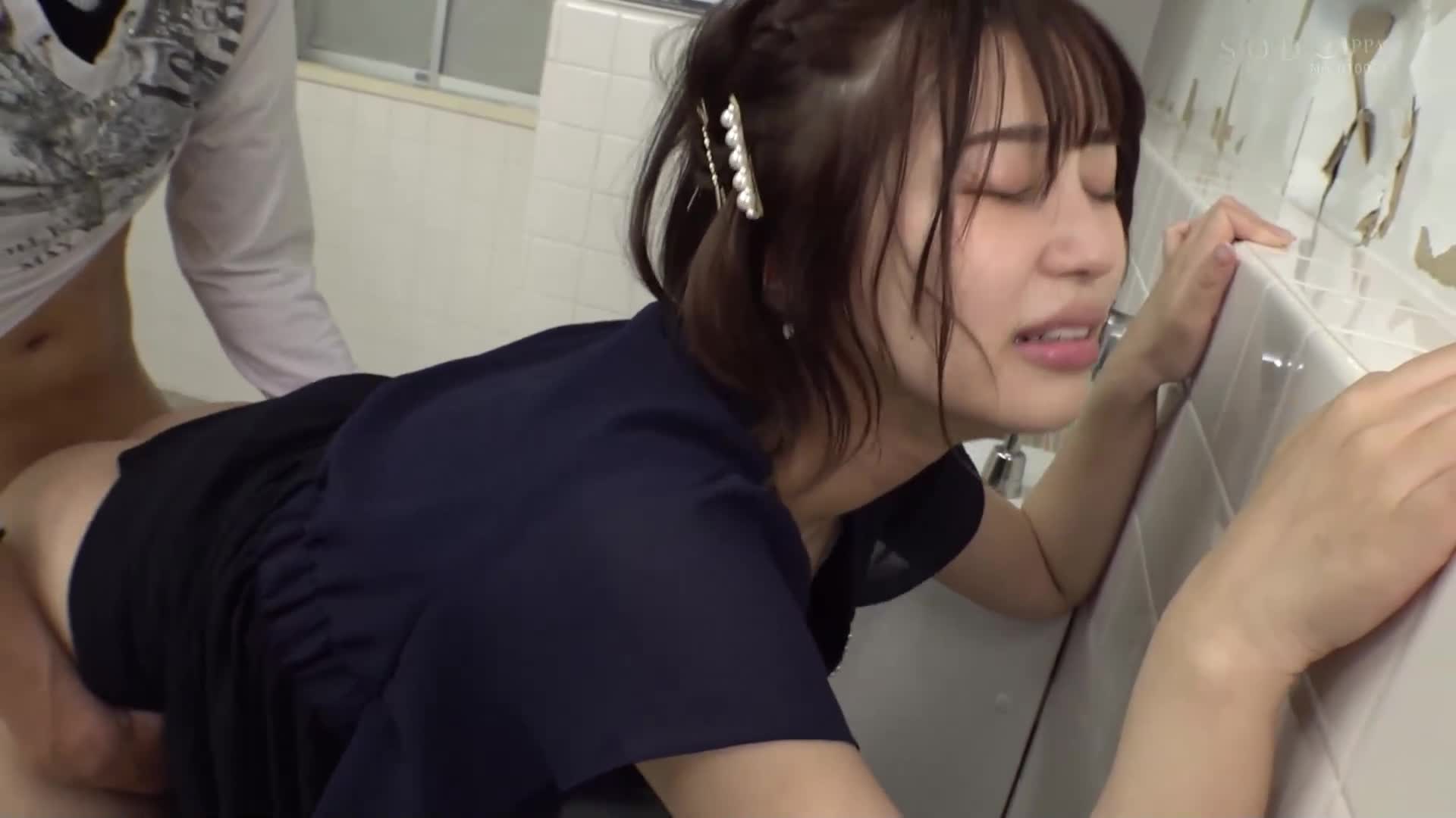 I brought home the muddy office lady who peed on the train, I pounded her bladder and even when I let it out, her bladder filled up quickly and left her semen and incontinent all night long Yui Mahiro - AV大平台-Chinese Subtitles, Adult Films, AV, China, Online Streaming