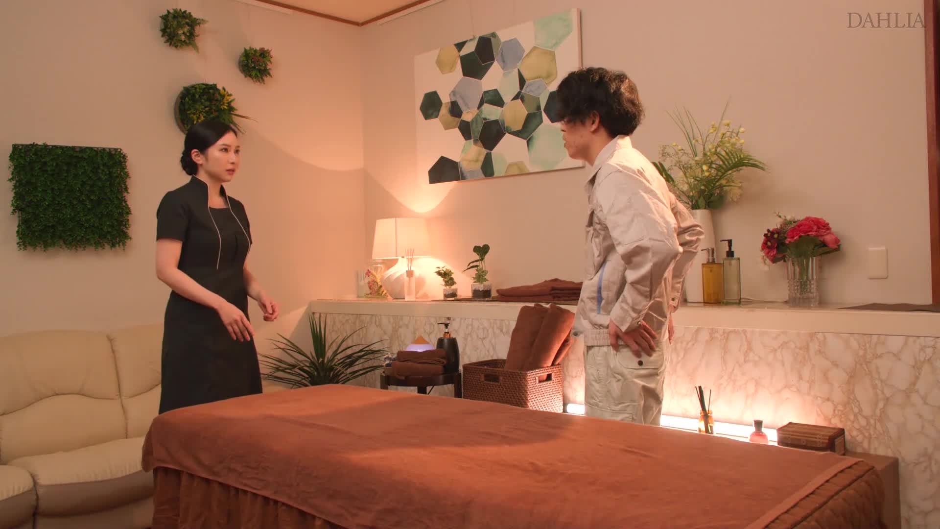 Ono Yuko, a married beautician, keeps having NTR with her scumbag ex-boyfriend, but when they meet again in her own salon, their body chemistry reacts best. - AV大平台-Chinese Subtitles, Adult Films, AV, China, Online Streaming