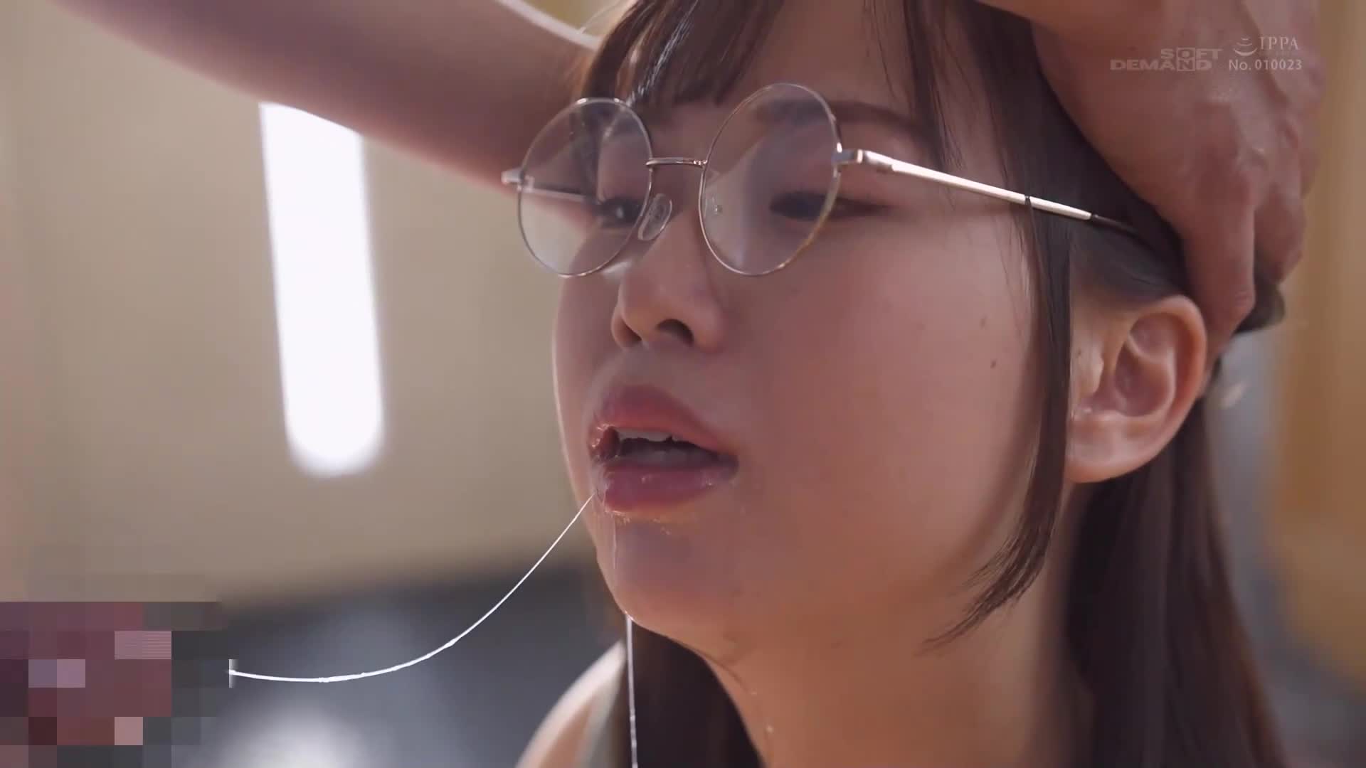 An art college student with glasses and big breasts was secretly attached to her boyfriend and smeared with semen by a middle-aged stalker who was looking for a young female photographer in a gallery,... - AV大平台-Chinese Subtitles, Adult Films, AV, China, Online Streaming