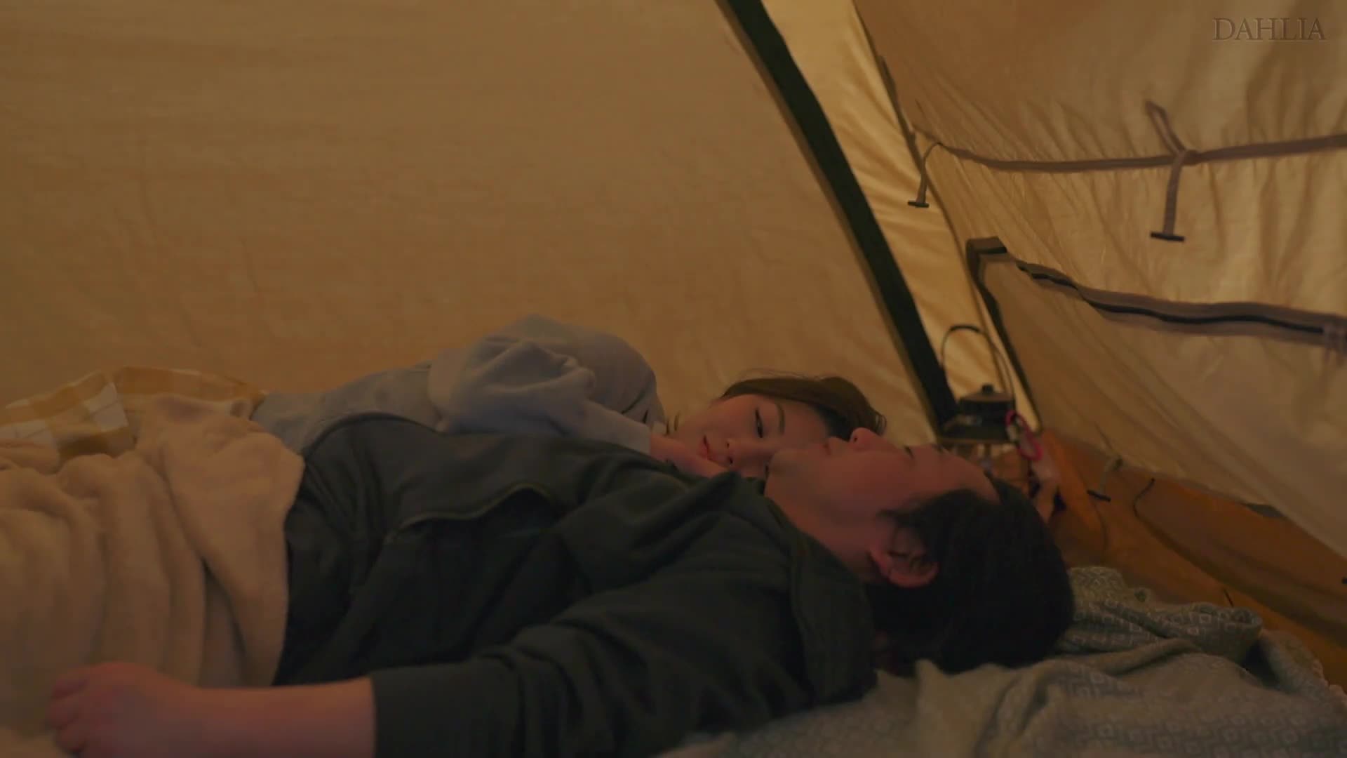 You can put it in there. Just before her wedding, Minoko and her beloved ex-boyfriend camped out in a tent for two days and one night. - AV大平台-Chinese Subtitles, Adult Films, AV, China, Online Streaming