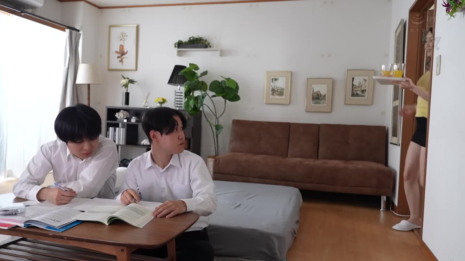 Exude love to your mother every day, and a month later, have reproductive sex multiple times with your irrational mother. Fei Guangli - AV大平台-Chinese Subtitles, Adult Films, AV, China, Online Streaming