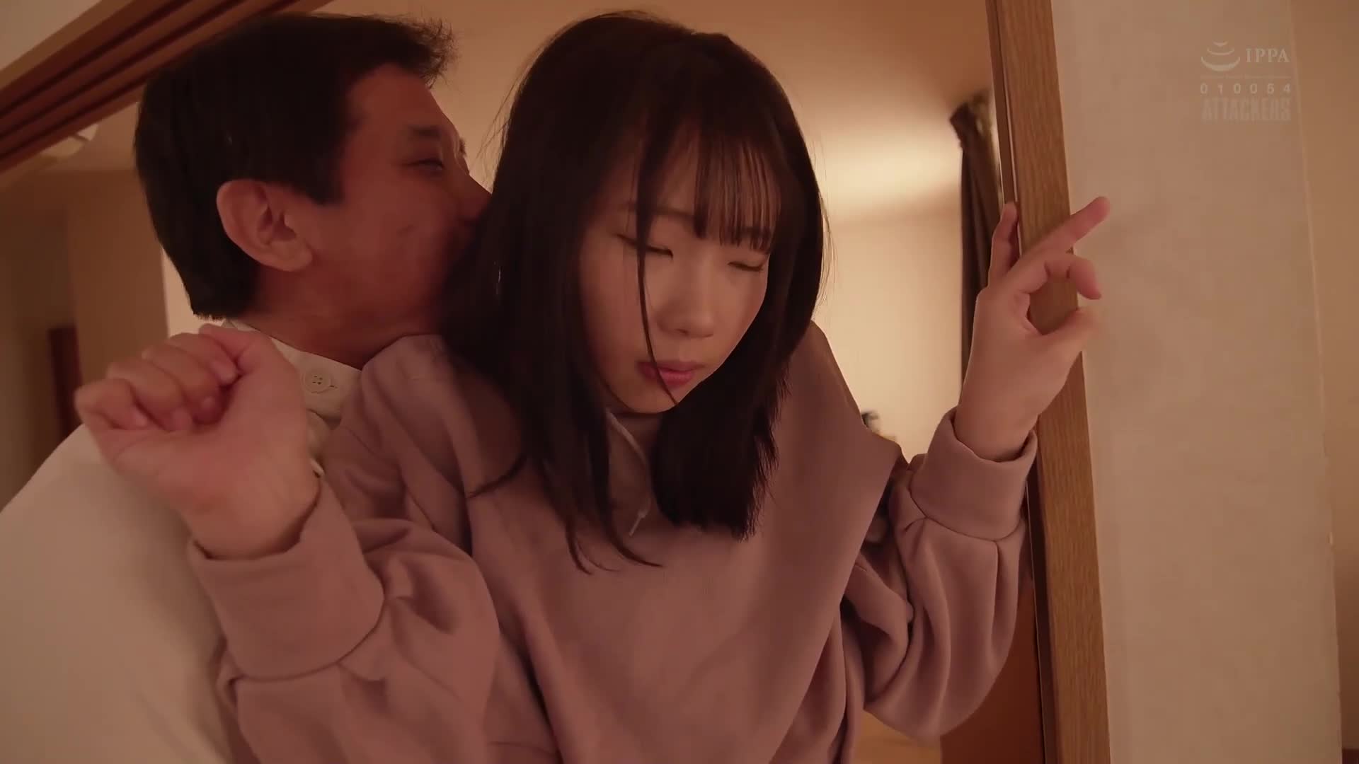 A middle-aged holistic therapist seduces a beautiful girl with sensitive genitals and falls into the temptation of an obscene and sexy massage. - AV大平台-Chinese Subtitles, Adult Films, AV, China, Online Streaming