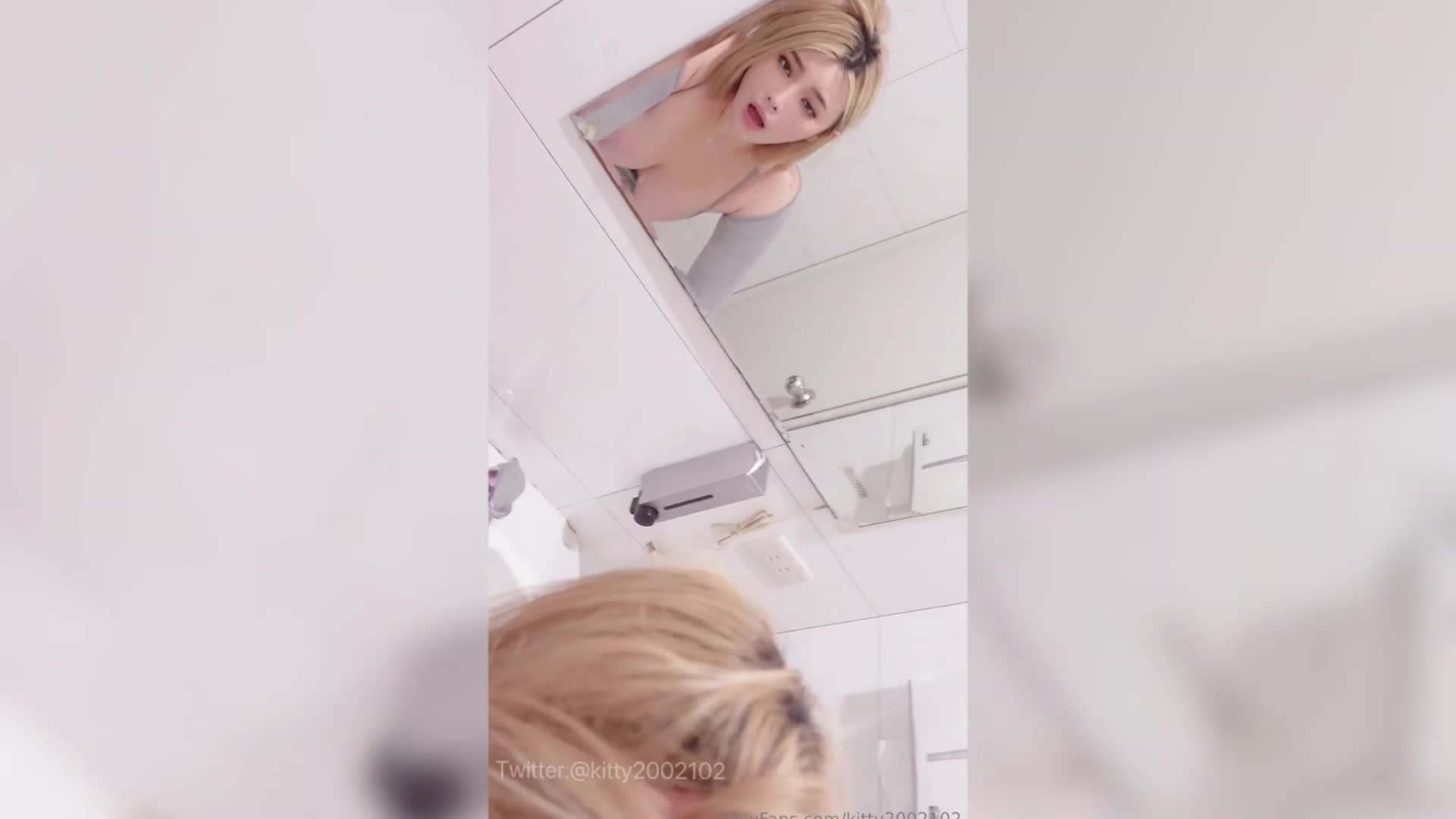 Twitter 60W fan network yellow trend girl &quot;kitty&quot; showed her face in a private sex video. After dinner, she still wanted to eat a dick, so she went to the toilet to solve the problem. She shouldn&#039;t ha... - AV大平台-Chinese Subtitles, Adult Films, AV, China, Online Streaming