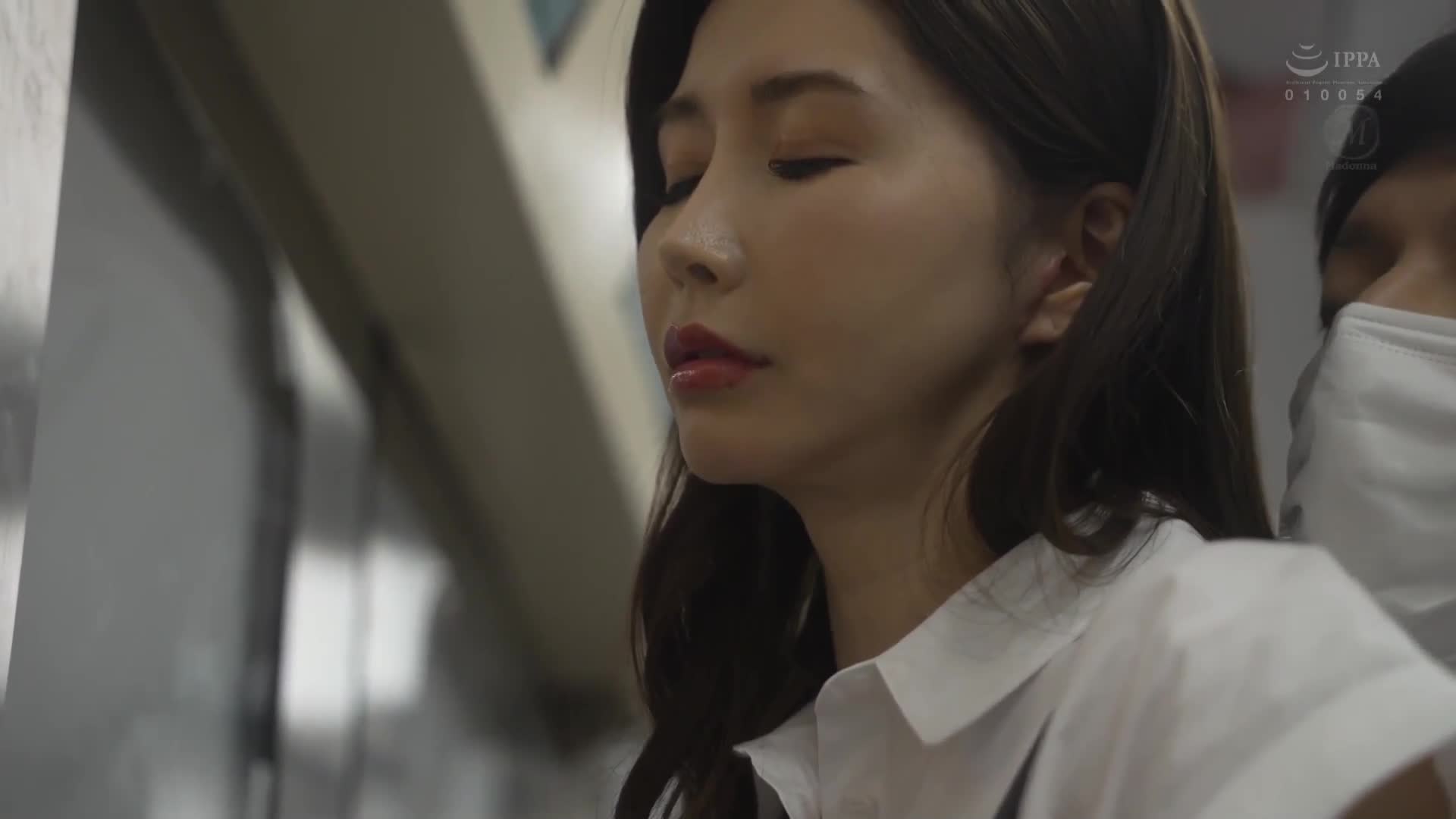 Being touched, played with, pushed forward, the lewd group on the crowded train in summer, the net surrounding the penis -. Ai Gongliang - AV大平台-Chinese Subtitles, Adult Films, AV, China, Online Streaming