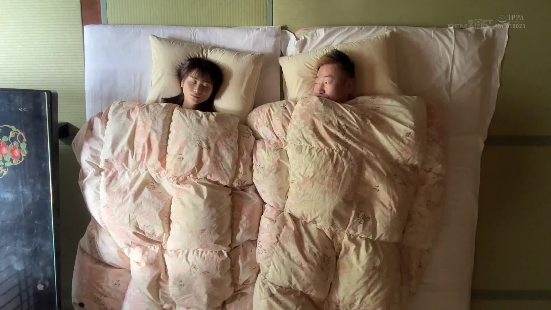 【沉溺在大叔肉棒】神戸美麗大學生隱瞞男友無套抽插6發2日！被寢取中出溫泉旅行 靜香 21歳 - AV大平台 - 中文字幕，成人影片，AV，國產，線上看