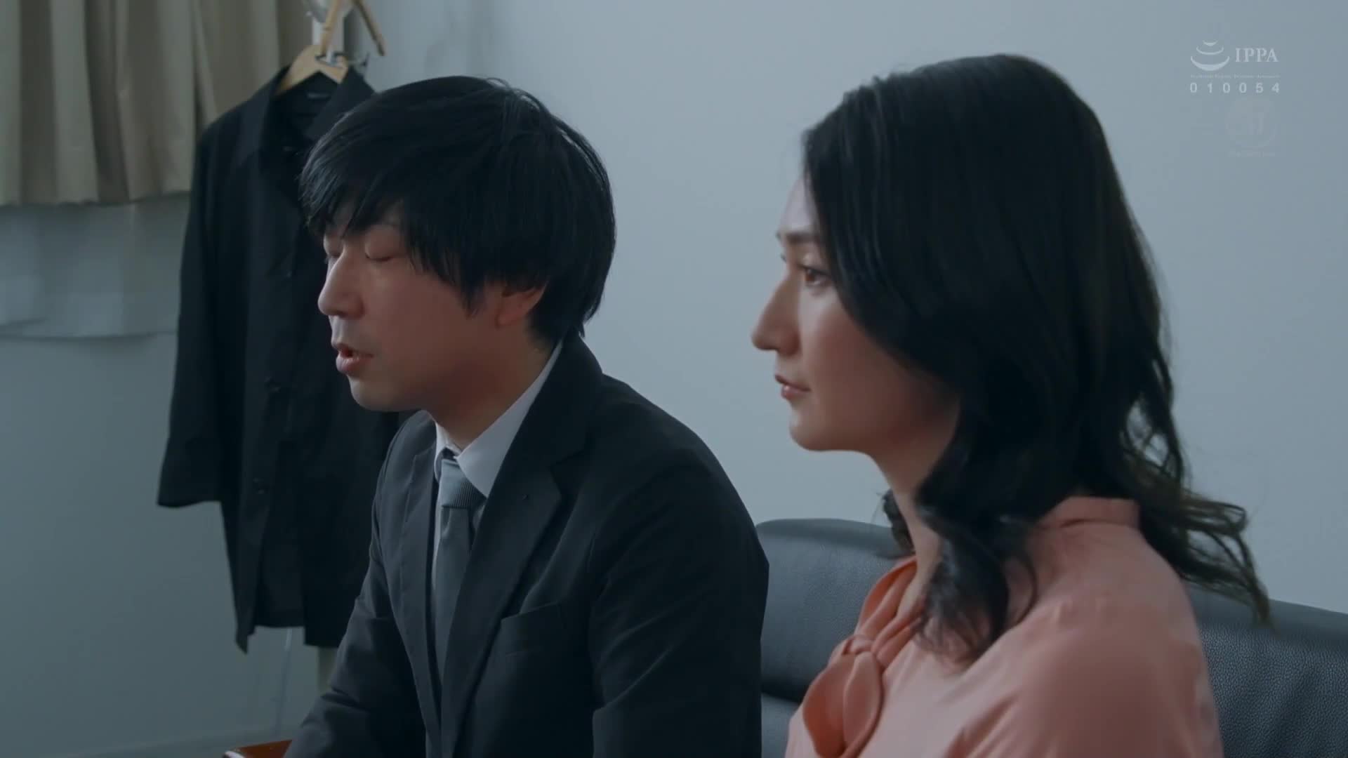 Wife secretary, sweating and having intercourse in the president&#039;s room full of kisses. Demonic beauty, sultry body... now, indulge in the secretary&#039;s arms. Rei Kimura - AV大平台-Chinese Subtitles, Adult Films, AV, China, Online Streaming