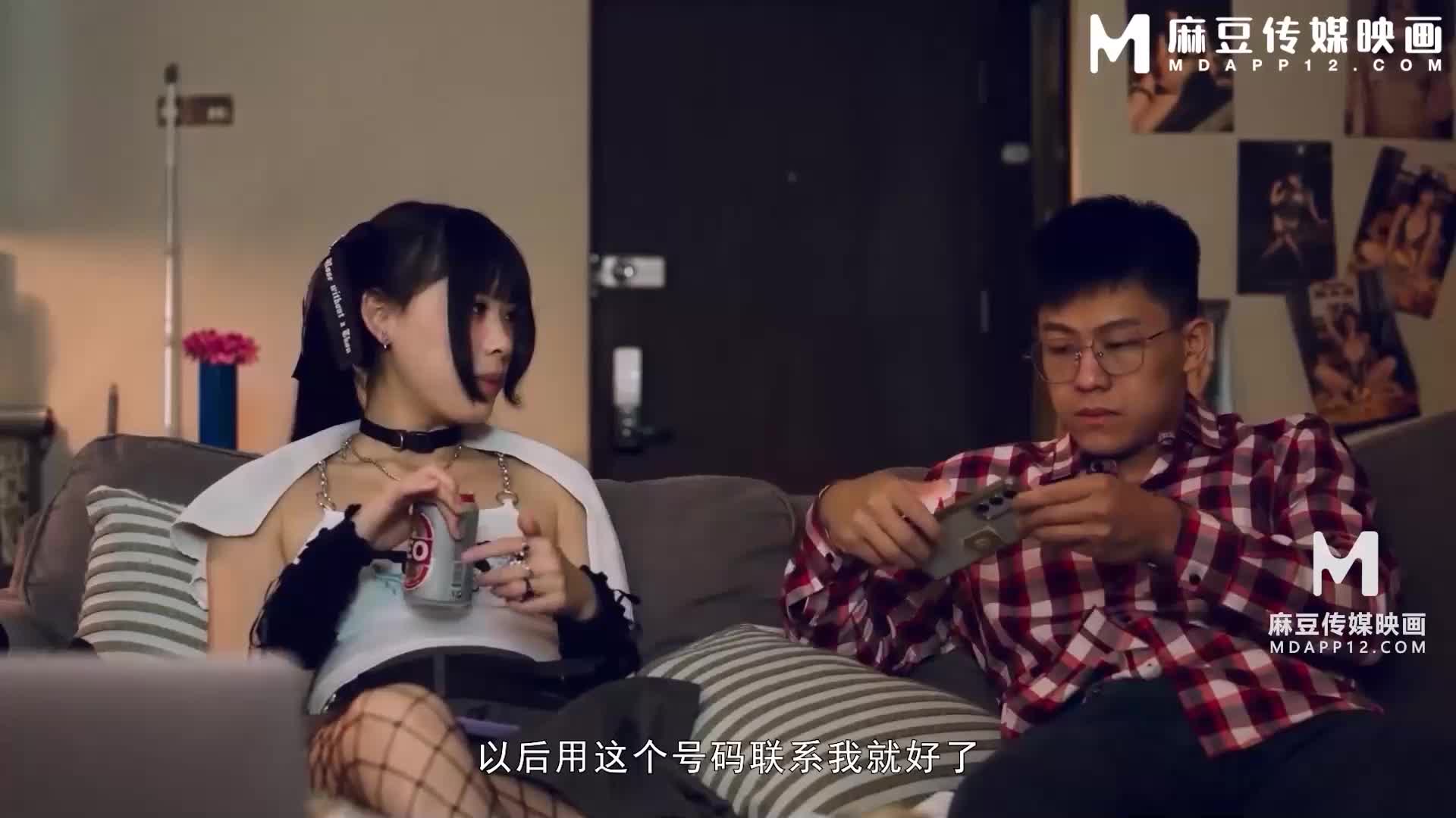 The otaku is seasick and the escort girl falls in love with him - AV大平台-Chinese Subtitles, Adult Films, AV, China, Online Streaming