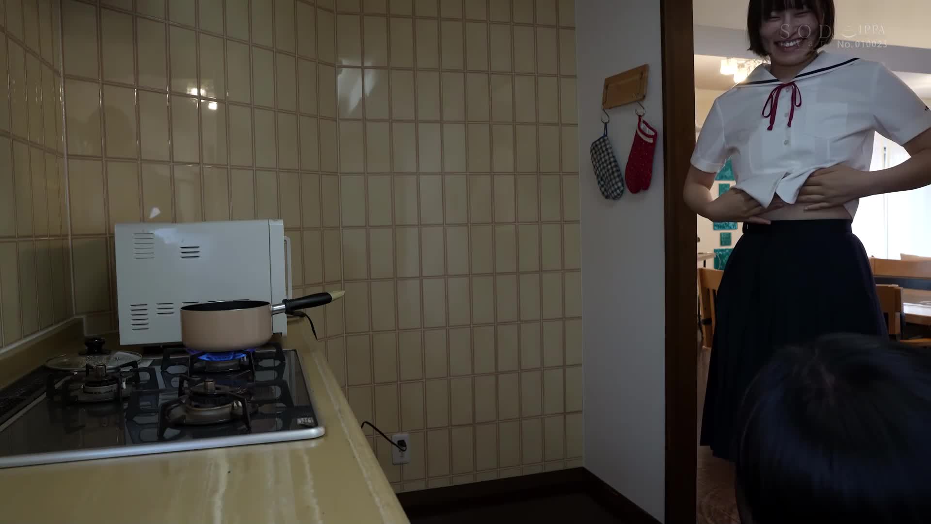 The brother of a foreign financier returned home to celebrate the New Year, while her sister worked as a salesperson in a local mobile phone store. They met secretly in the bathroom while their parent... - AV大平台-Chinese Subtitles, Adult Films, AV, China, Online Streaming