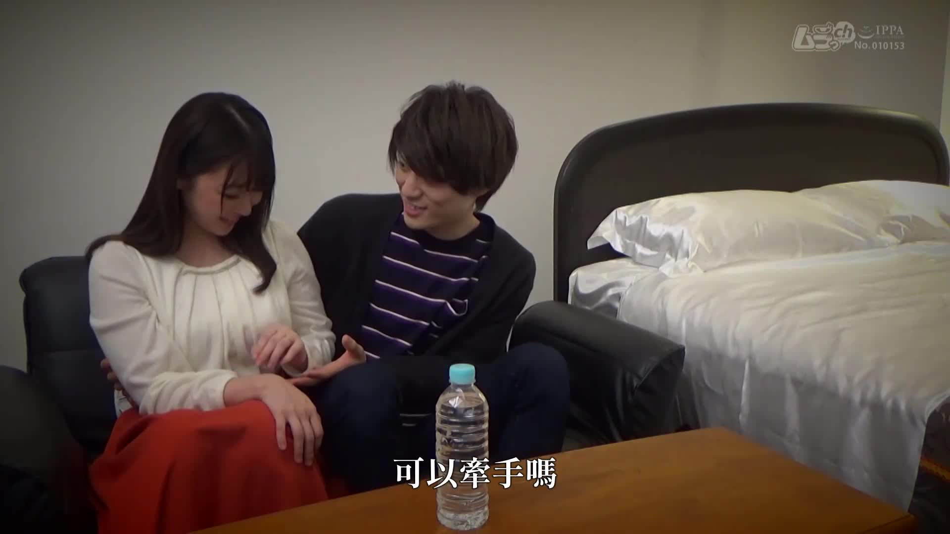 The first unfaithful sex between a married woman and a little boy she met on a date who was frustrated by the hotel voyeurism - AV大平台-Chinese Subtitles, Adult Films, AV, China, Online Streaming