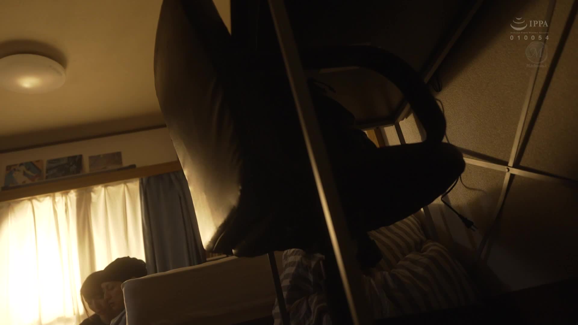 被甜蜜的耳語所誘惑，我沉溺於與人妻的閨房性愛，直到大學畢業延遲...。小花暖 - AV大平台 - 中文字幕，成人影片，AV，國產，線上看