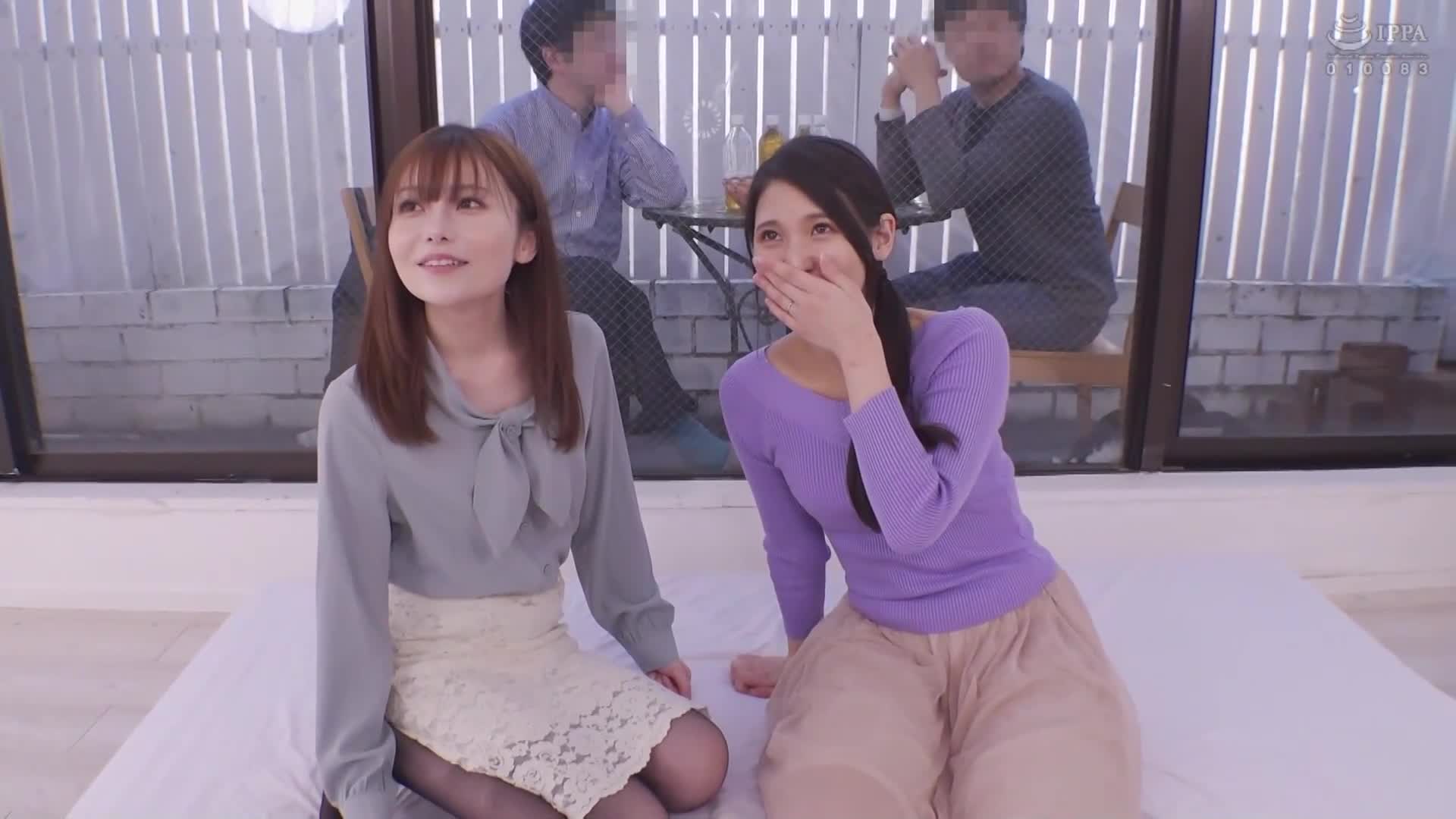 普通男女監控AV。魔鏡的另一邊，是他們親愛的老公！兩位親密的媽咪朋友攜手挑戰無手速戰速決！她們用嘴巴和舌頭舔吸，把精液射出來！時間到了，就來一場大屌4P速戰速決的懲罰遊戲！在老公身邊NTR連續中出！ - AV大平台 - 中文字幕，成人影片，AV，國產，線上看