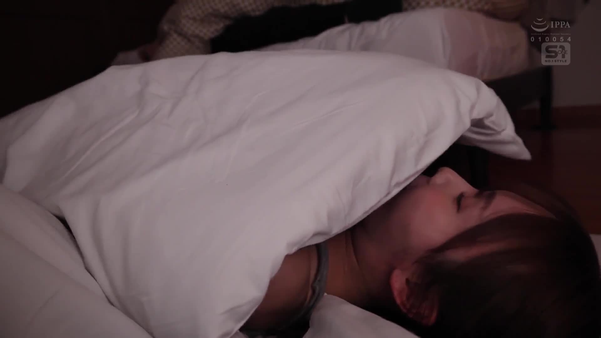 窄～的地方帶著男人（獵物）進入無法動彈的緊密狀態下悶悶不樂地誘惑、吞噬的肉食女獵人姐姐 miru - AV大平台 - 中文字幕，成人影片，AV，國產，線上看