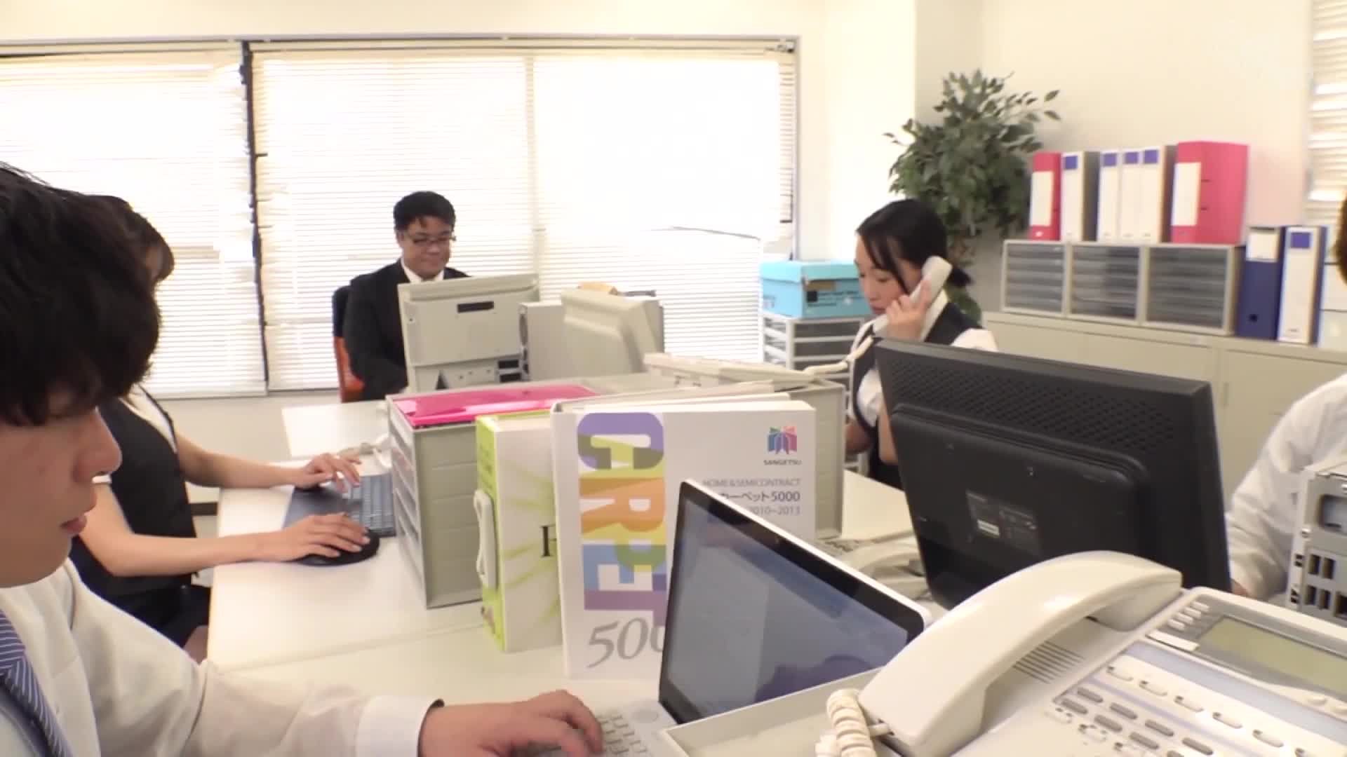 發揮女人的武器，引人注目的美腿辦公室女郎 黑川堇 - AV大平台 - 中文字幕，成人影片，AV，國產，線上看