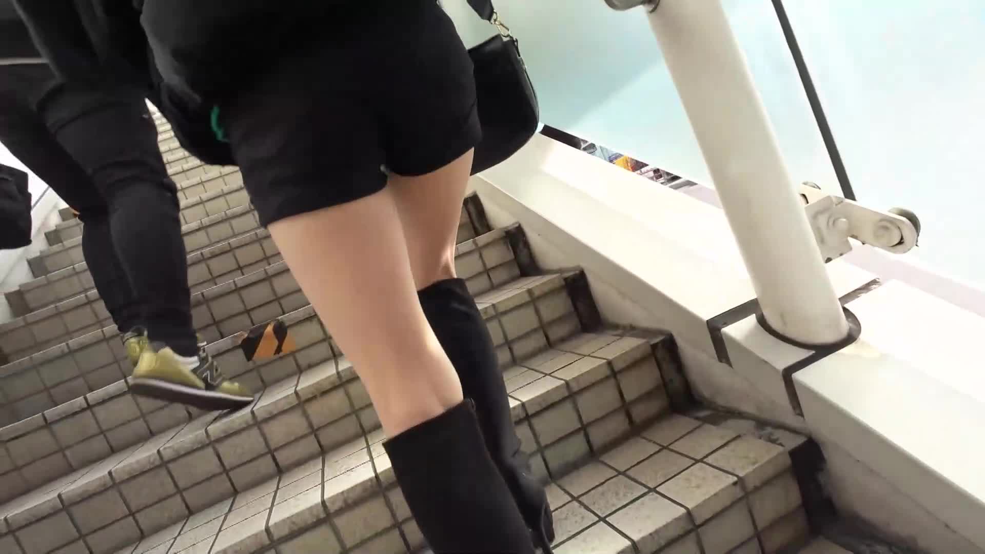 【最長潮濺射】18秒間潮水不斷噴灑！過度噴射使床上的《潮水之都》誕生...！穿著可愛臉龐卻擁有鬆垮鬆垮陰毛的喜愛喜劇的JD登場！！長靴×足交＆踢陰莖→蹬腳手淫敗北射精！獨特的連身泳衣穿著＆乳頭震盪刺激！... - AV大平台 - 中文字幕，成人影片，AV，國產，線上看