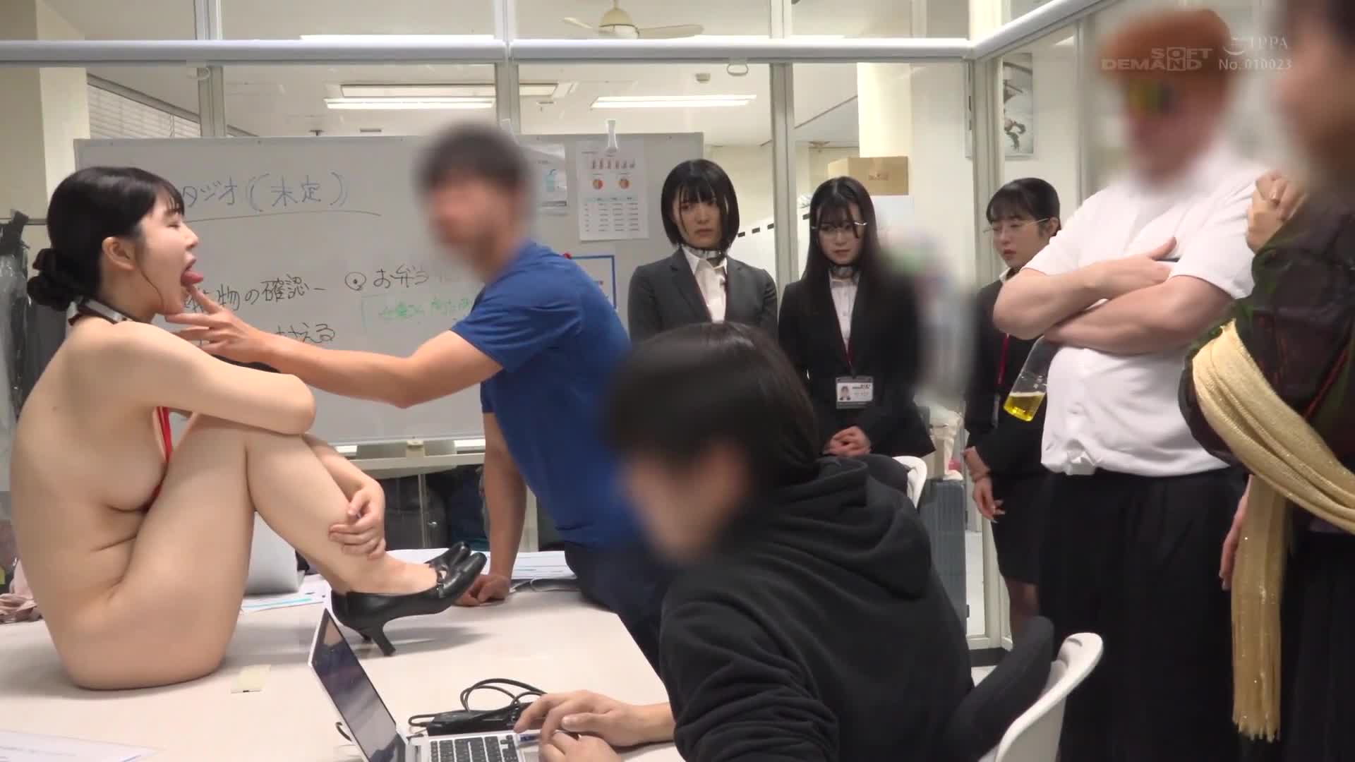 被洗腦戒指侵蝕…被命令自由、成為變態法國人的玩物肉便器業務 - AV大平台 - 中文字幕，成人影片，AV，國產，線上看