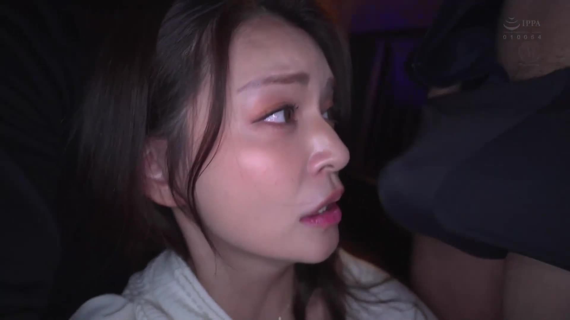 突然發生的酒吧人妻NTR，原本對你說著「為了你...」的妻子，卻漸漸被圍繞在身邊的男人們吸引。橘瑪麗、若宮穂乃 - AV大平台 - 中文字幕，成人影片，AV，國產，線上看