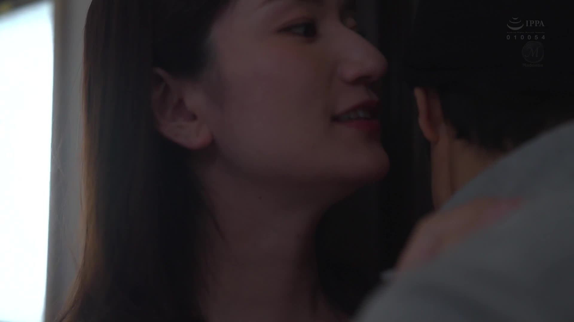 被甜蜜的耳語所誘惑，我沉溺在與人妻的閉門造愛中，直到大學畢業……。木村玲衣 - AV大平台 - 中文字幕，成人影片，AV，國產，線上看