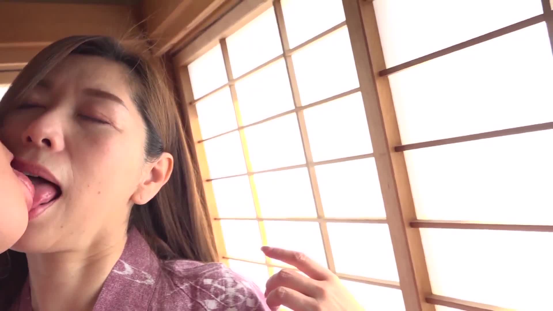 翔田千里慶祝出道20週年特別作品 熟年不倫妻 增加的性慾使助平的淫蕩人妻無法自制 中高年之間濃厚交合及誘惑年輕女郎進行激烈性愛【與寫真集連動企劃】自拍影片+幕後花絮影片收錄！！翔田千里 - AV大平台 - 中文字幕，成人影片，AV，國產，線上看