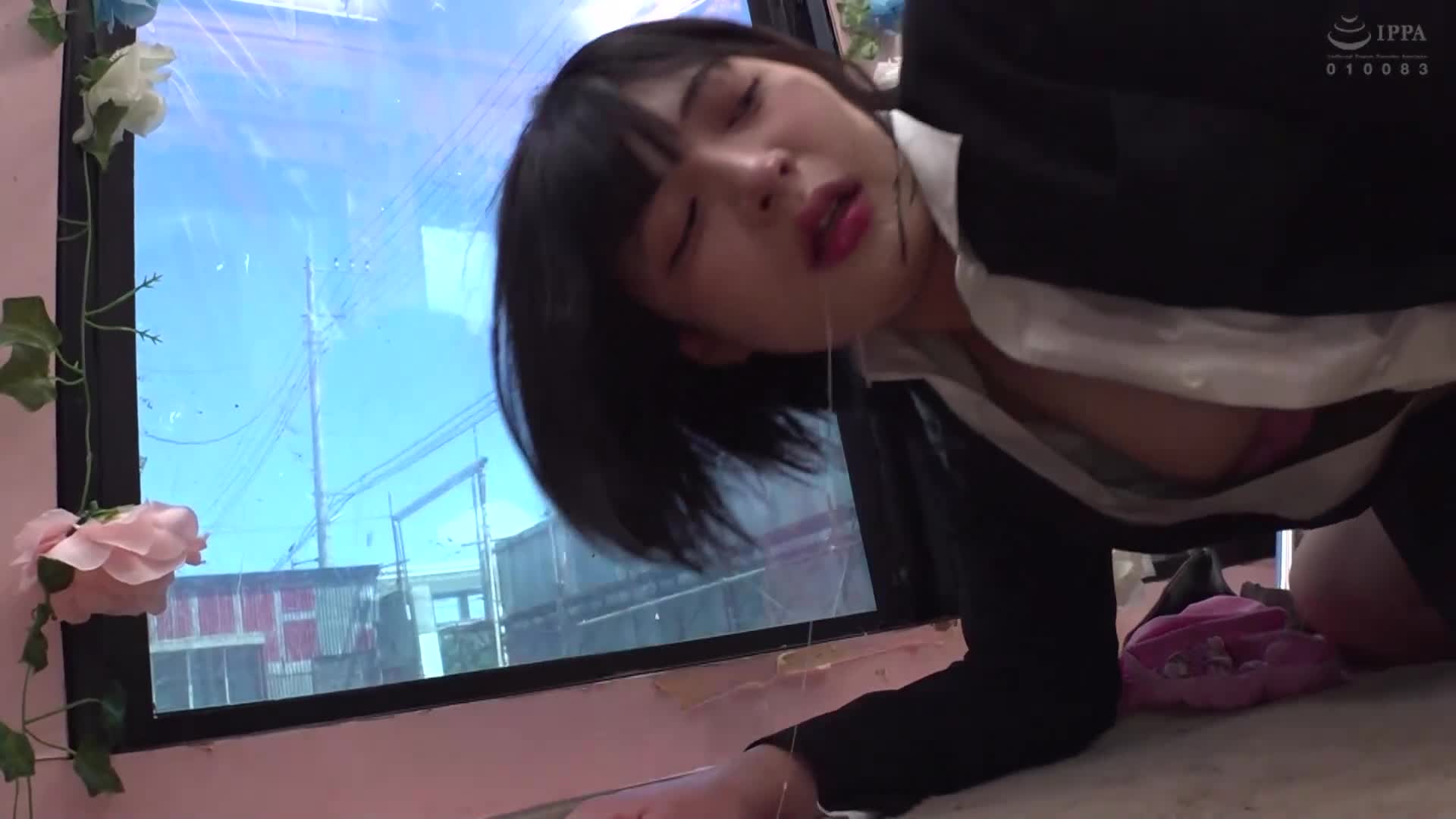 一般男女監控AV×魔術鏡便合作企劃，針對尋求大型企業內定的求職女大學生進行口交面試！在質疑回答中，因大量口內射精而無法說話，精液四處流出！在激烈的面試中，將巨大陰莖插入激動的JD陰道，進行精液滿溢的性愛！所有人都內射... - AV大平台 - 中文字幕，成人影片，AV，國產，線上看