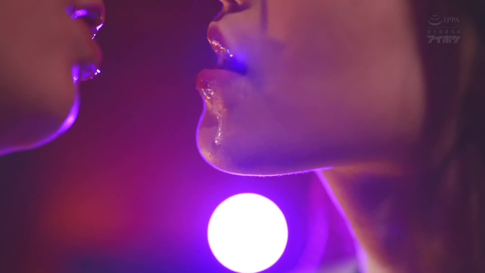 在親吻中讓陽具勃起的天然美少女莉亞，滴落的口水，溶化的舌頭技巧...濕潤地牽引著口水的舌吻，官能性交。愛才莉亞 - AV大平台 - 中文字幕，成人影片，AV，國產，線上看