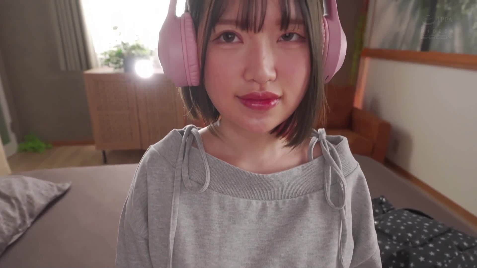 e-運動電子競技全國前八名的美少女職業遊戲玩家，脫掉後竟然是作弊級的羅莉G罩杯巨乳，進入AV模式的首次亮相。中山美月 - AV大平台 - 中文字幕，成人影片，AV，國產，線上看