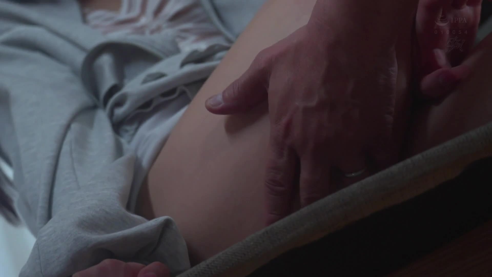 对于男人不感兴趣的纤瘦美乳继女，被灌下春药一周。子宫隐隐作痛，失去理智的女儿，虽然不情愿，却开始渴望我的巨根。北冈果林 - AV大平台-中文字幕,成人影片,AV,国产,线上看