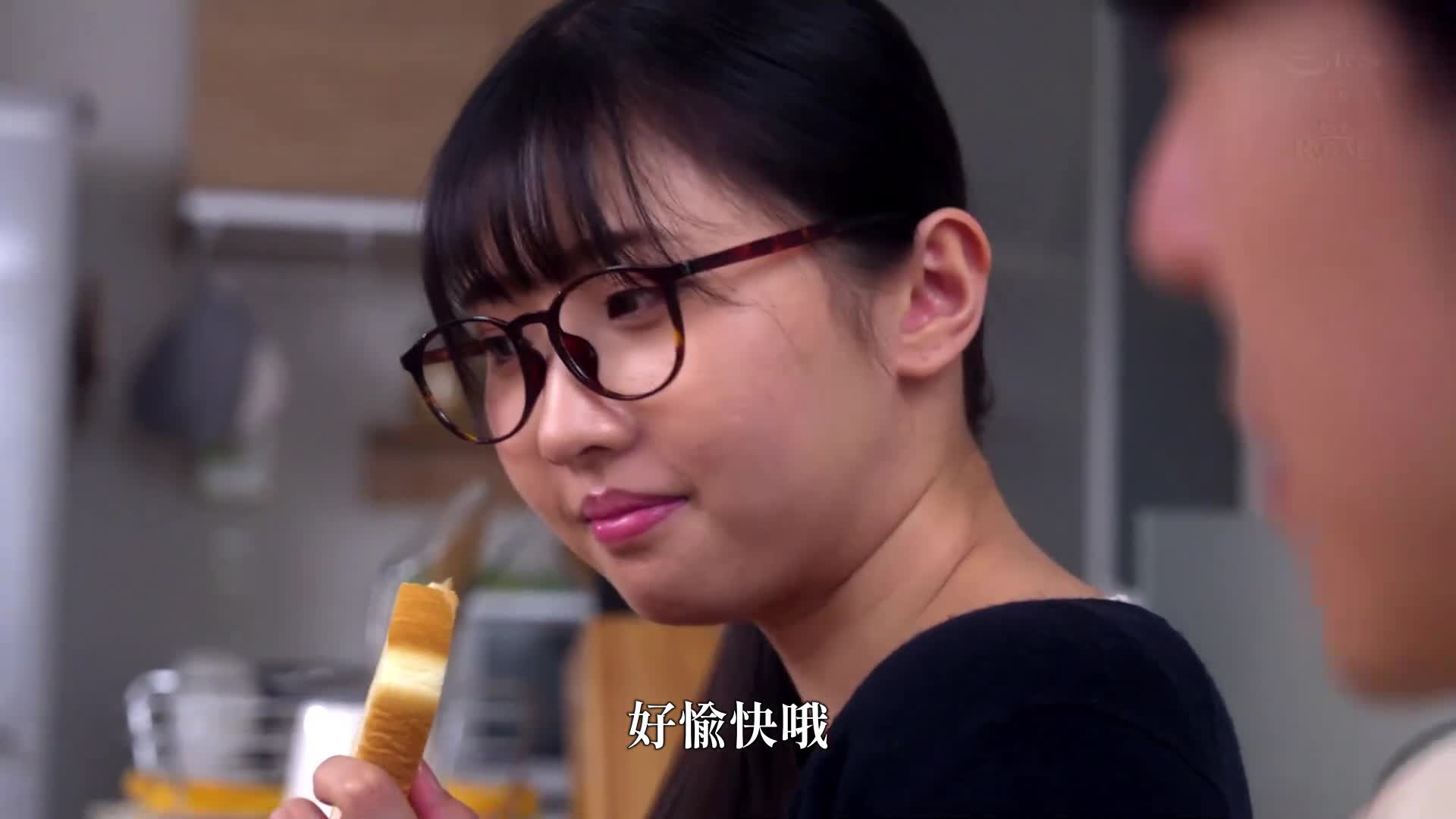 「還不能射出來嗎？」在地味的義姊妹耳語淫語的情況下，持續連續中出的騎乘位！巴煇 - AV大平台 - 中文字幕，成人影片，AV，國產，線上看