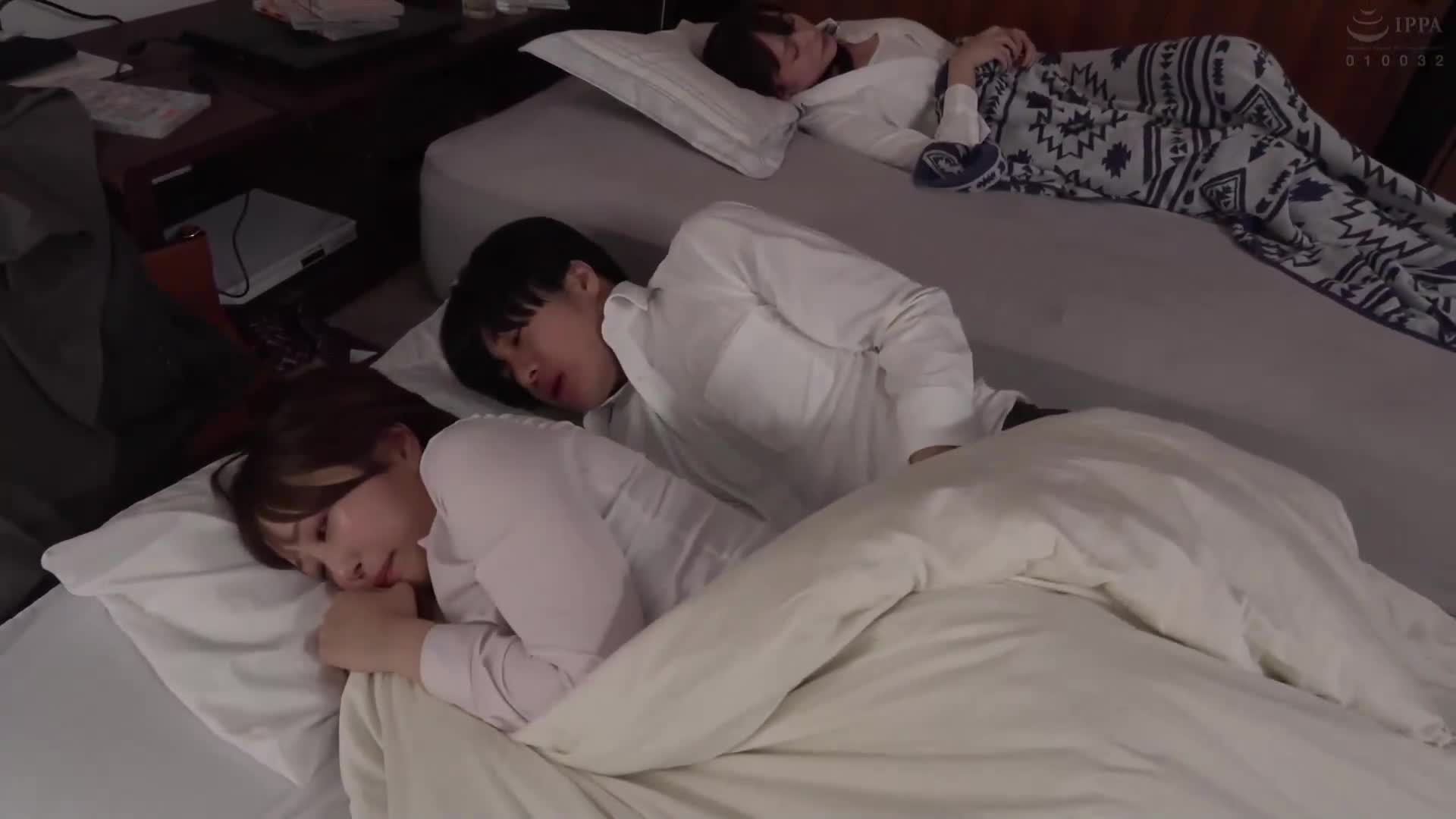 『回忆笔记』只要在笔记本上写下想要回到的地方、时间和日期，就真的可以回到过去。『那一天那个时候那个地方，因为没有和你…』机会只有一次，有没有留下遗憾的事情呢？ - AV大平台-中文字幕,成人影片,AV,国产,线上看