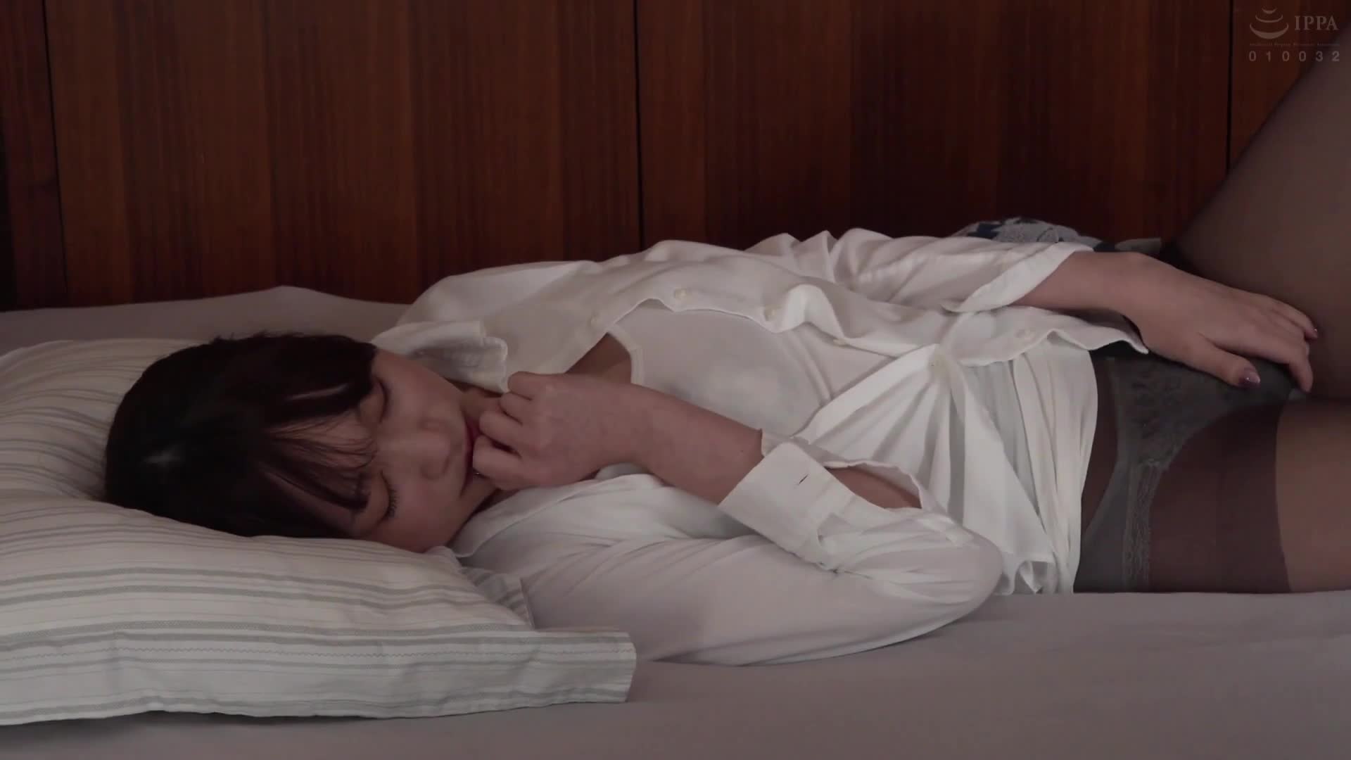 『回忆笔记』只要在笔记本上写下想要回到的地方、时间和日期，就真的可以回到过去。『那一天那个时候那个地方，因为没有和你…』机会只有一次，有没有留下遗憾的事情呢？ - AV大平台-中文字幕,成人影片,AV,国产,线上看