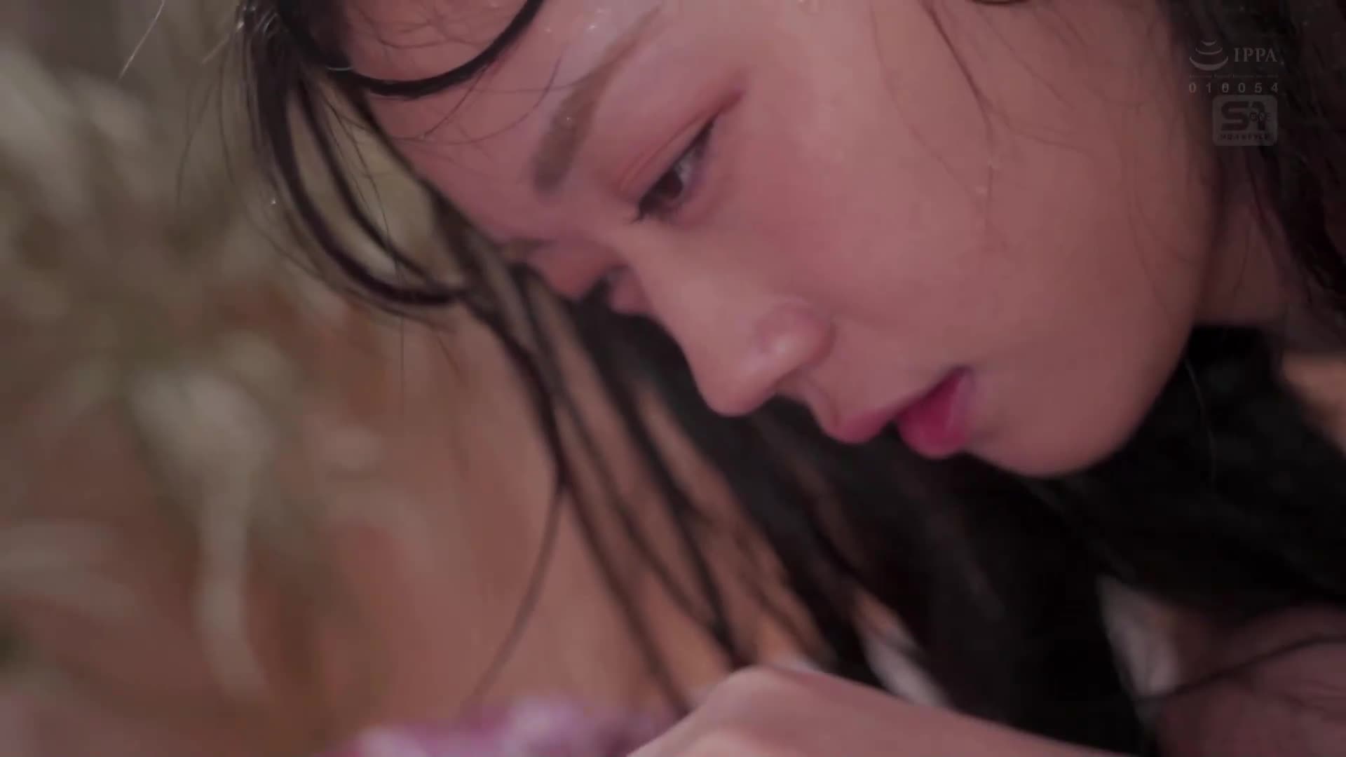 每天在公寓走廊上相遇的清純可愛的女大學生，其實是被大量媚藥淹沒的性慾高漲的女孩。明日葉三葉 - AV大平台 - 中文字幕，成人影片，AV，國產，線上看