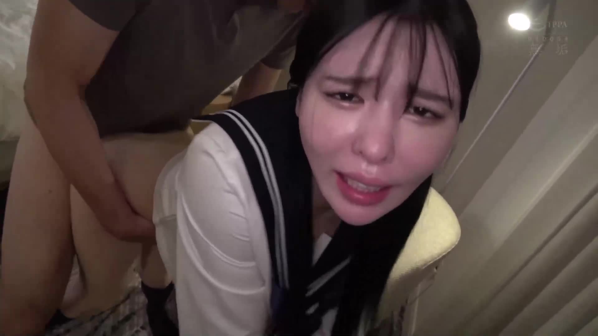 正值青春年华的制服少女逃离修学旅行，与父亲世代的叔叔约会亲吻。之后一直待在饭店里，一次又一次地感受成人的中出性爱。黑岛玲衣 - AV大平台-中文字幕,成人影片,AV,国产,线上看