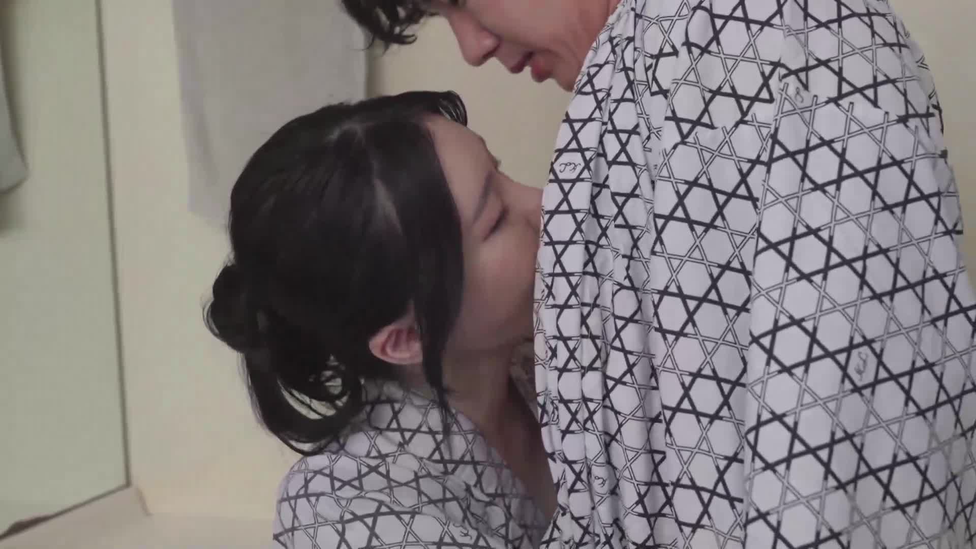 A junior female employee woke up in the morning to find her yukata exposed in her room! Even though she's always cheeky and always curses at me, I've become spoiled... Rei Kuroshima - AV大平台-Chinese Subtitles, Adult Films, AV, China, Online Streaming