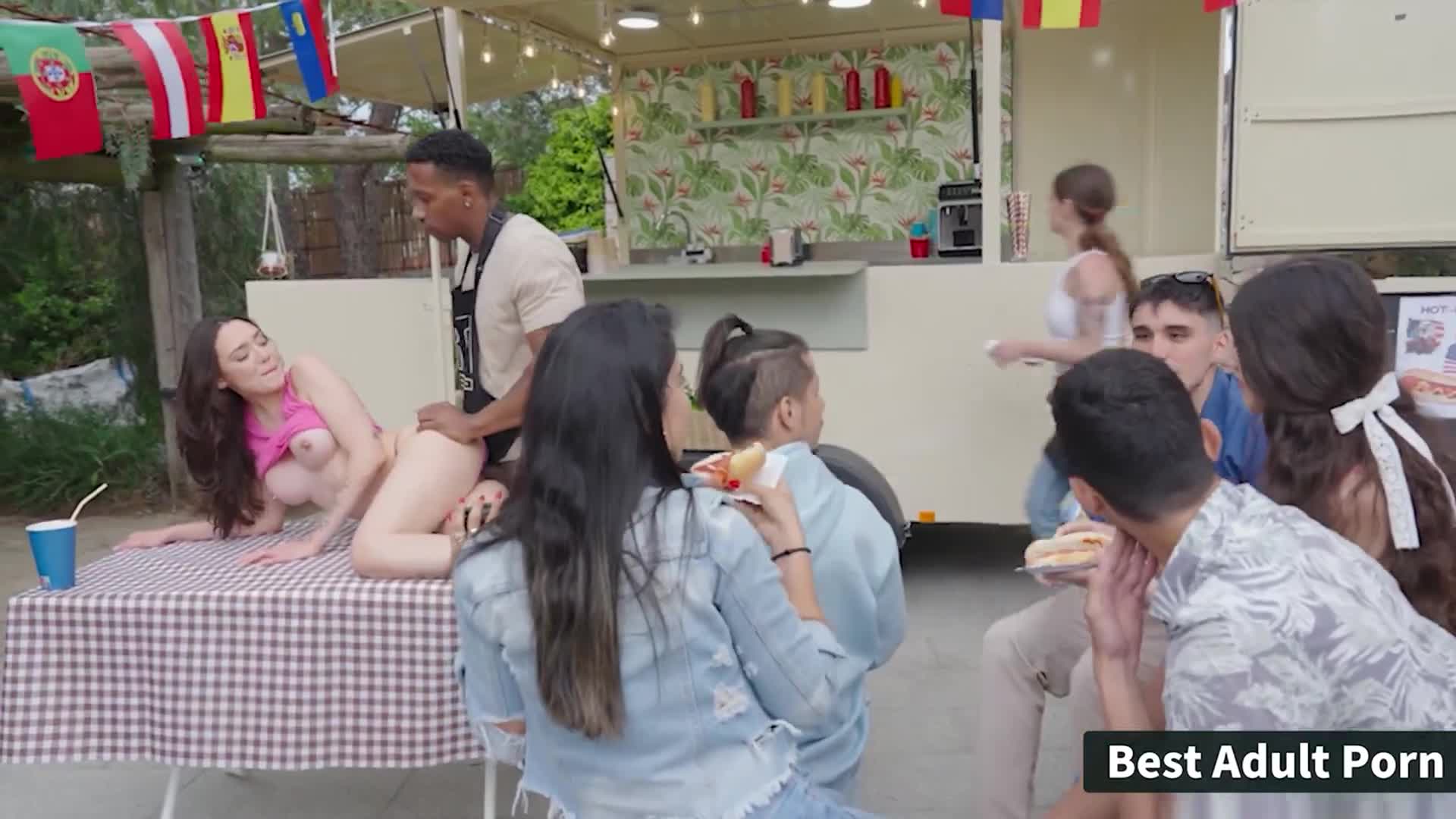 A slutty young woman eats all the dicks at a party - AV大平台-Chinese Subtitles, Adult Films, AV, China, Online Streaming