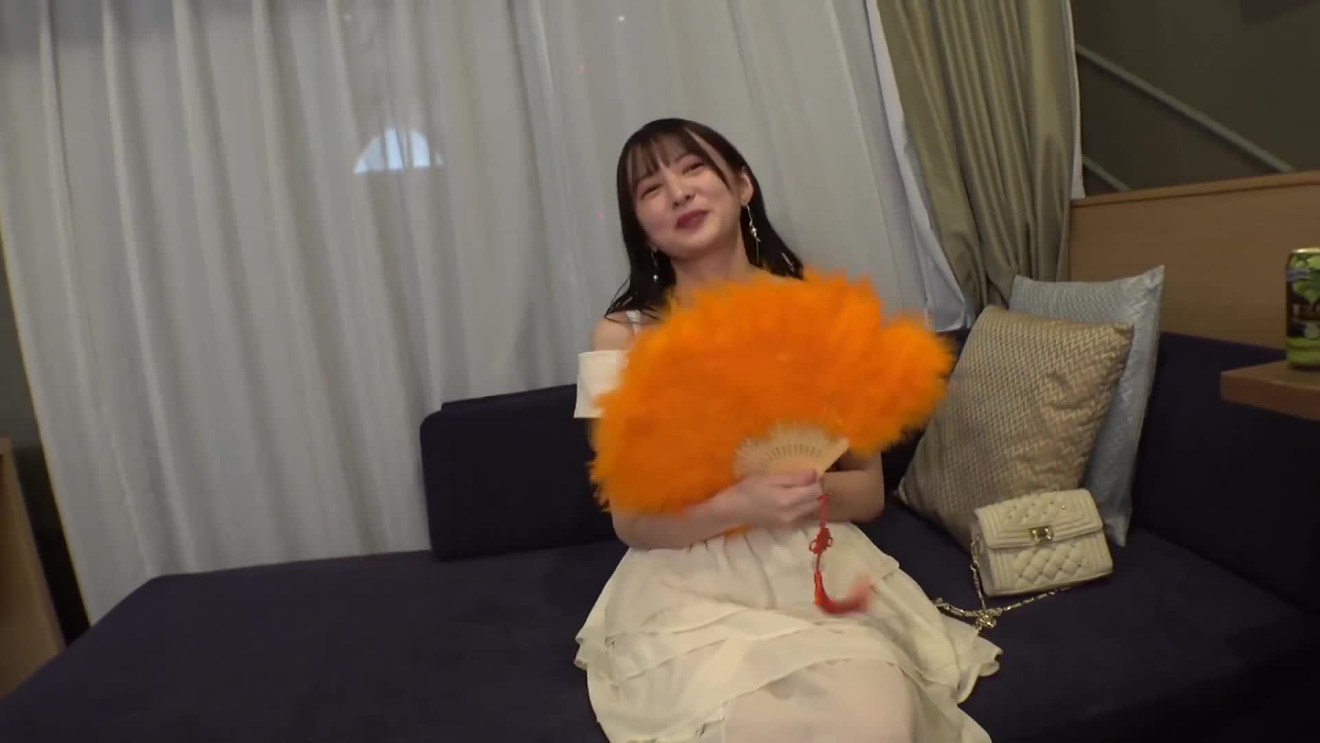 When you meet a beautiful girl, you will fall in love at first sight! On the way back from the matching app, I was pushed by her exploding sexual desire lol. She squirted and squirted, and we had the best ending! Seriously soft, first shot. 2251 - AV大平台-Chinese Subtitles, Adult Films, AV, China, Online Streaming