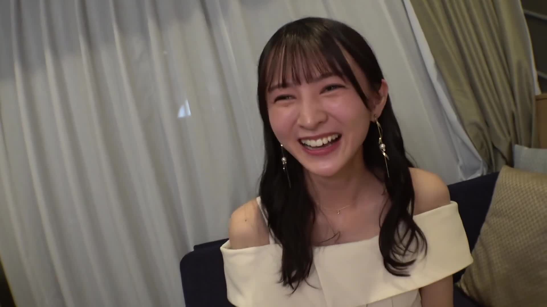 When you meet a beautiful girl, you will fall in love at first sight! On the way back from the matching app, I was pushed by her exploding sexual desire lol. She squirted and squirted, and we had the best ending! Seriously soft, first shot. 2251 - AV大平台-Chinese Subtitles, Adult Films, AV, China, Online Streaming