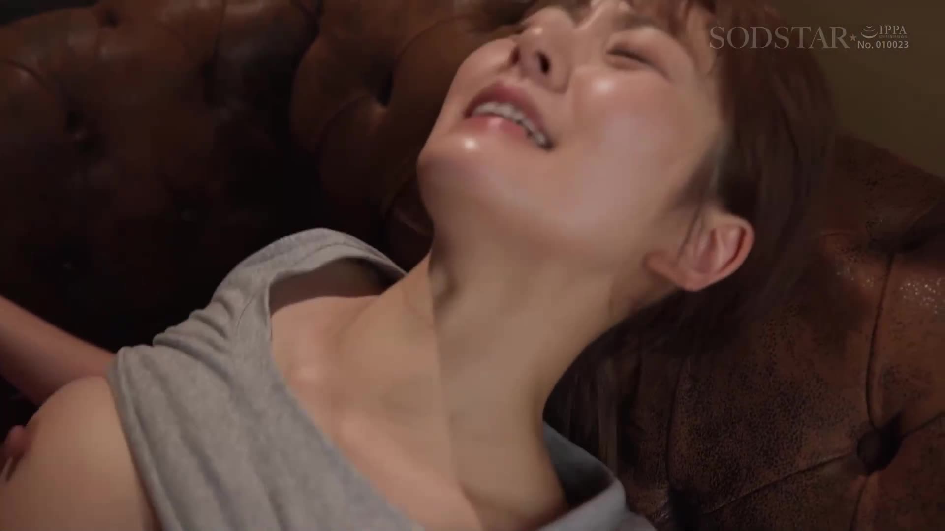 [AI Decoding Version]NTR During Delivery - Hikari Aozora, a newlywed married woman who gets scared in the car while accompanying a married veteran driver on a delivery trip - AV大平台-Chinese Subtitles, Adult Films, AV, China, Online Streaming